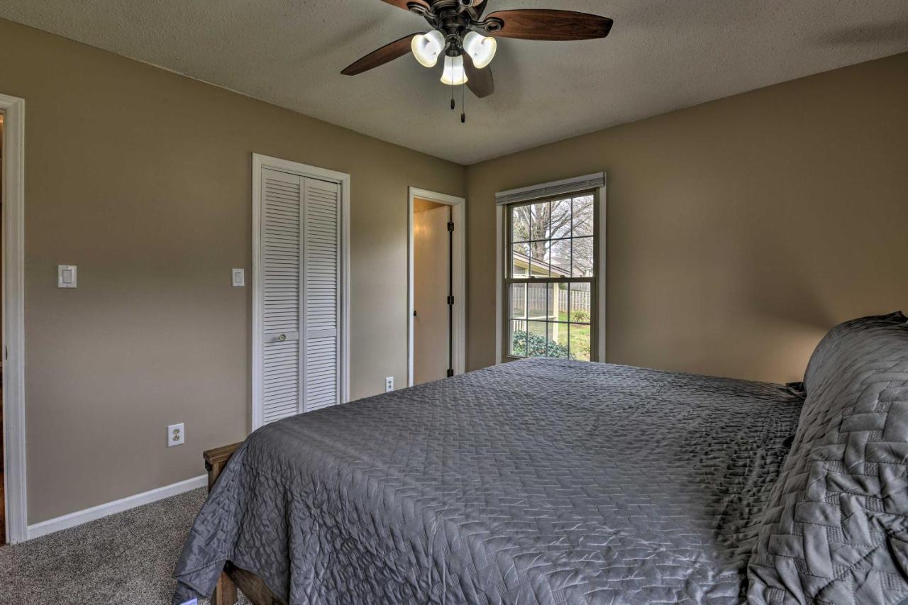Holiday home Cozy With Fenced Yard Less Than 1 Mi Downtown Matthews! Charlotte