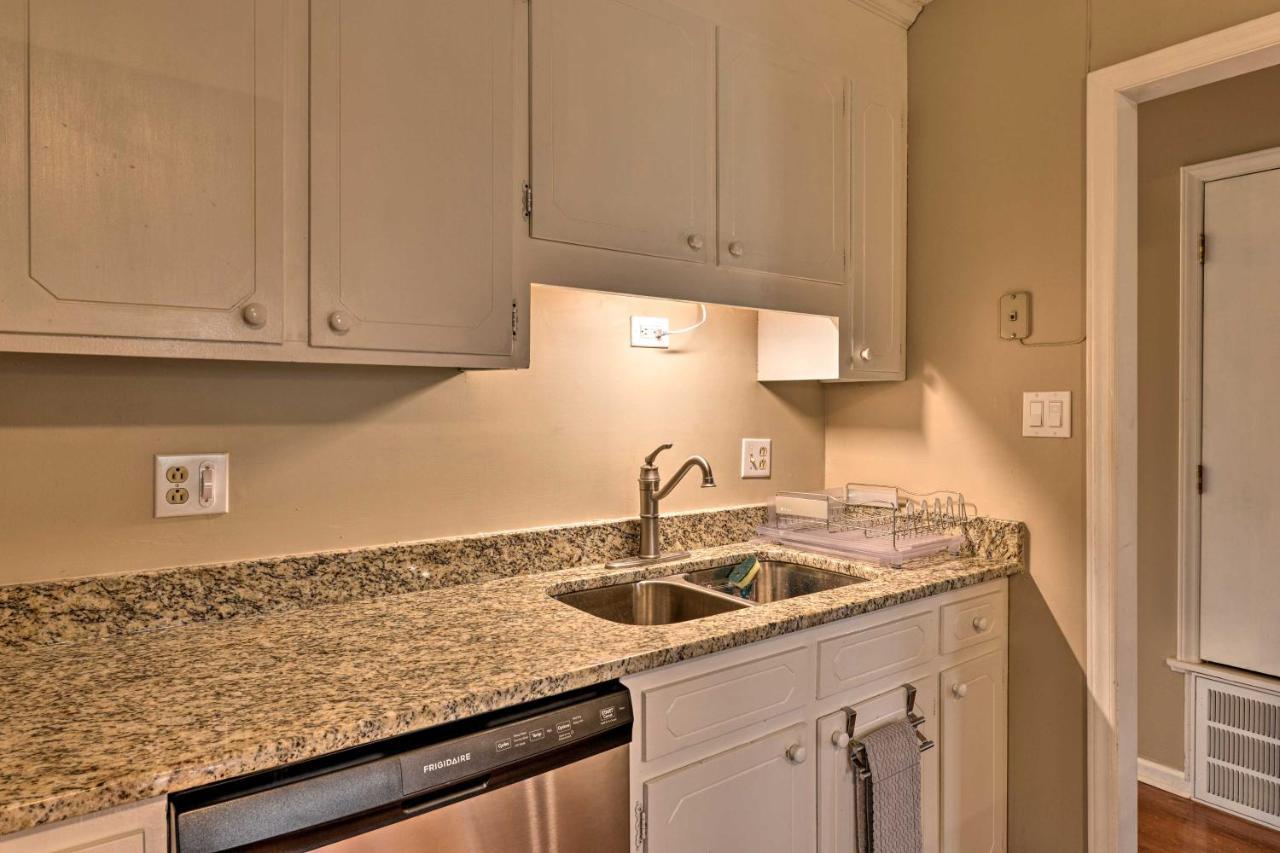 Cozy With Fenced Yard Less Than 1 Mi Downtown Matthews! Holiday home