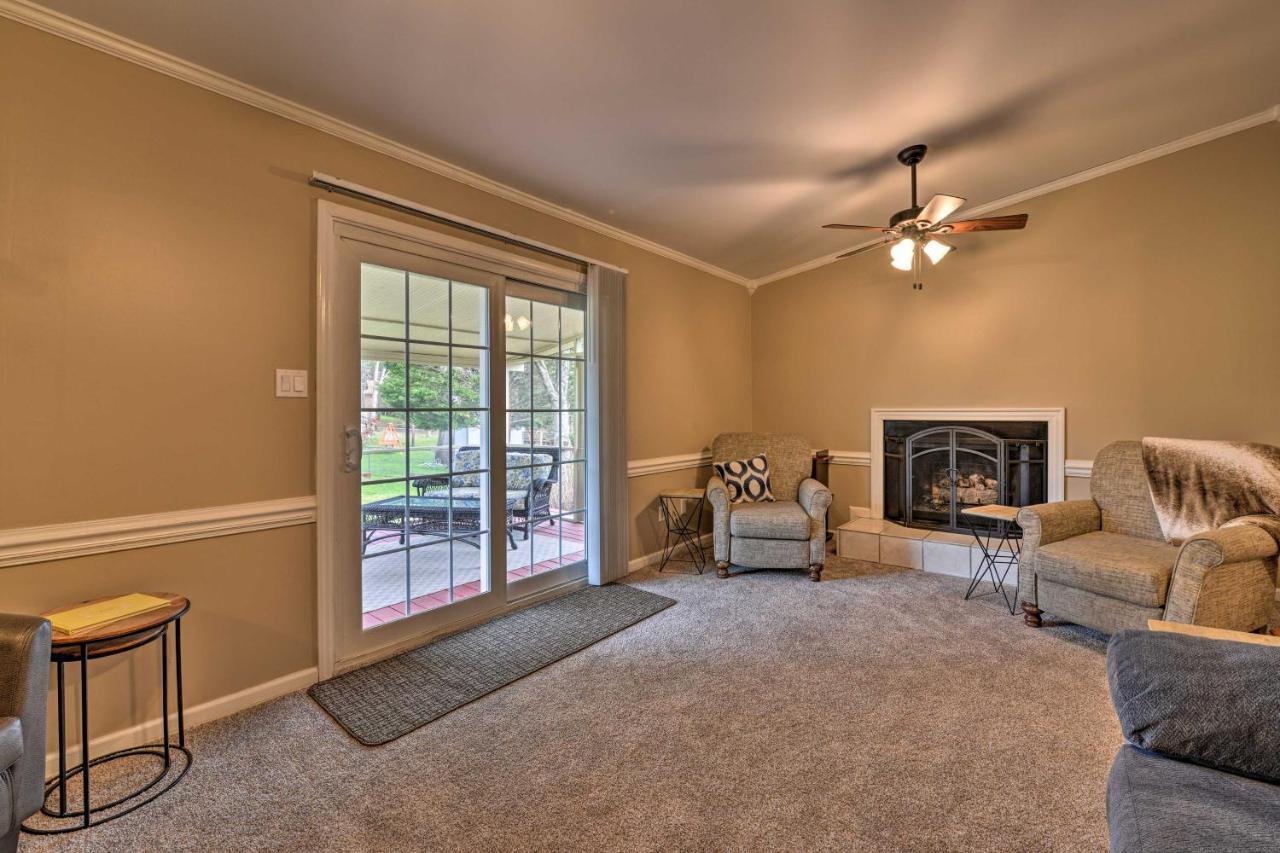 Cozy With Fenced Yard Less Than 1 Mi Downtown Matthews! *