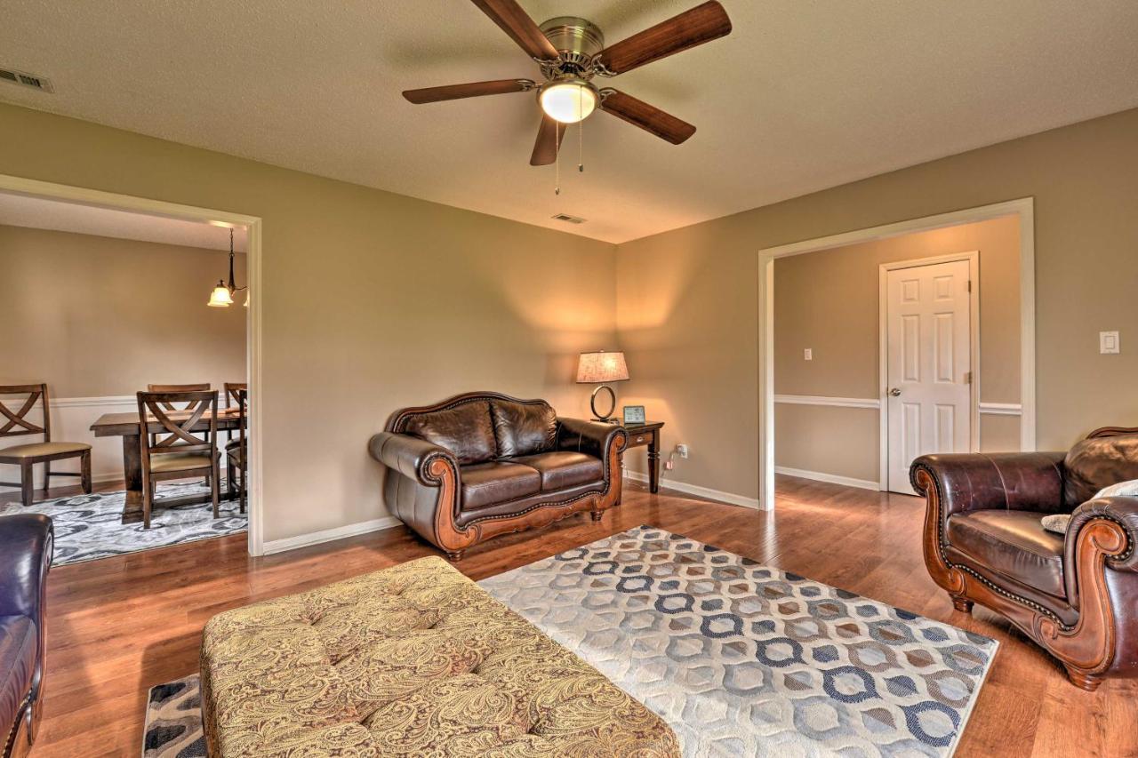 Cozy With Fenced Yard Less Than 1 Mi Downtown Matthews! Holiday home Charlotte