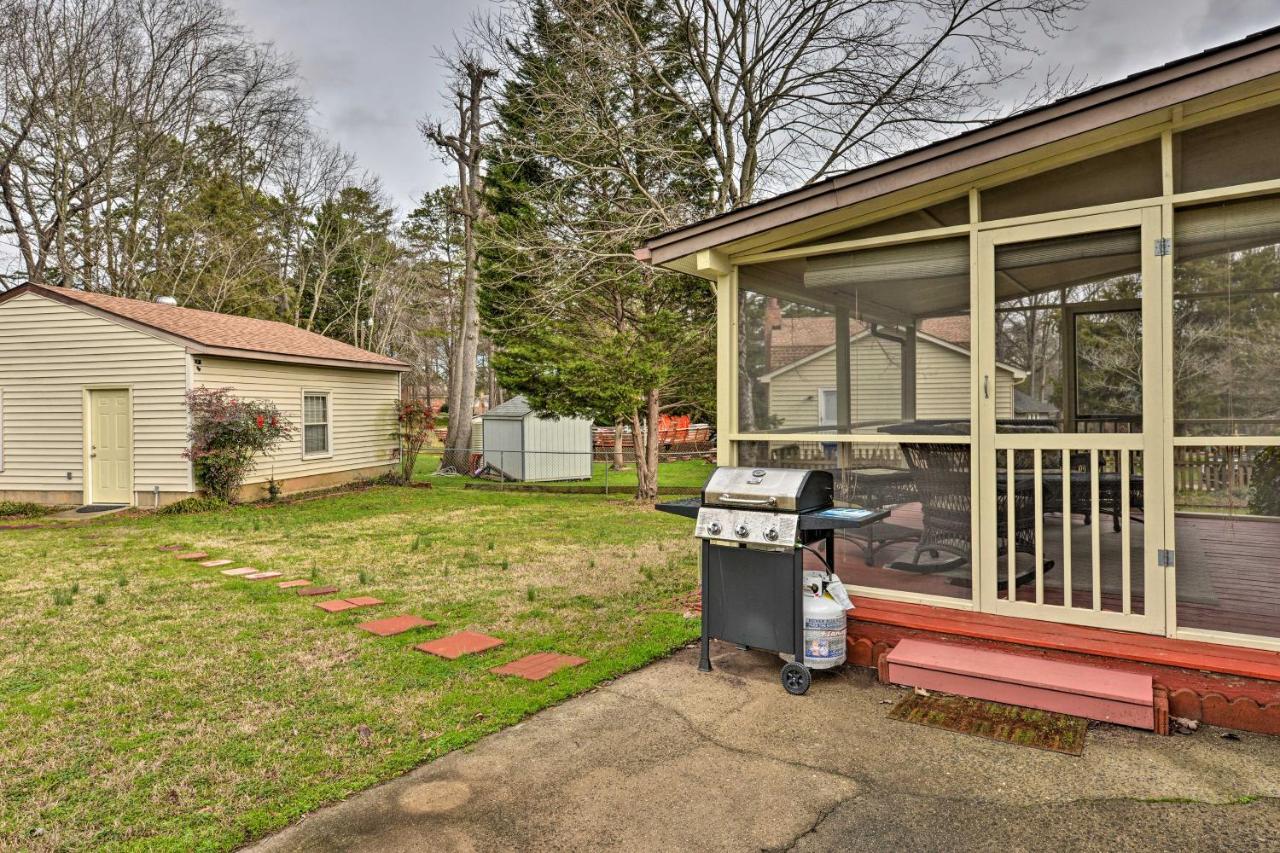 Holiday home Cozy With Fenced Yard Less Than 1 Mi Downtown Matthews! Charlotte