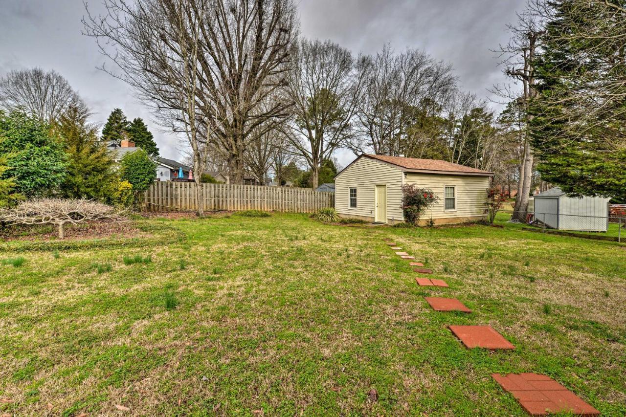 Holiday home Cozy With Fenced Yard Less Than 1 Mi Downtown Matthews! *