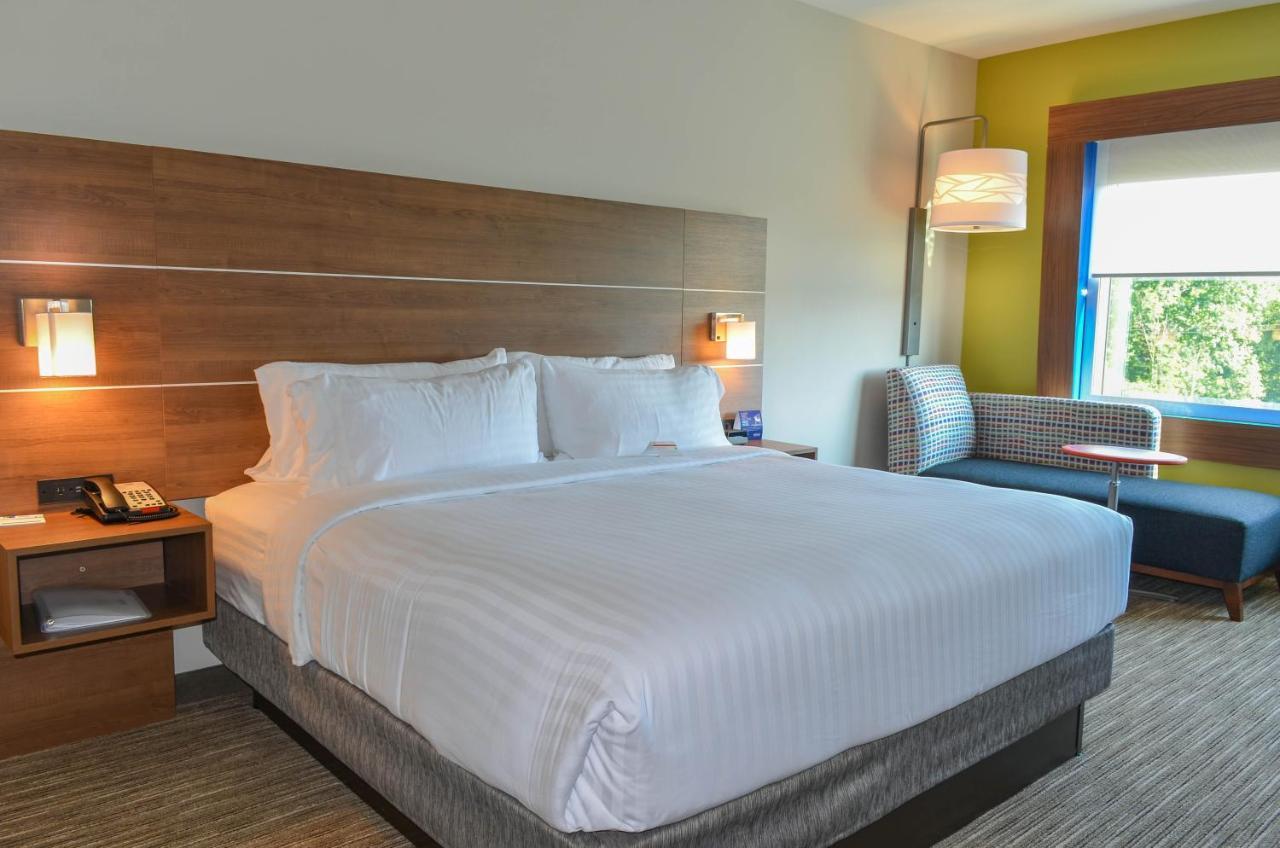 Hotel Express & - Ne - Area By Ihg Charlotte