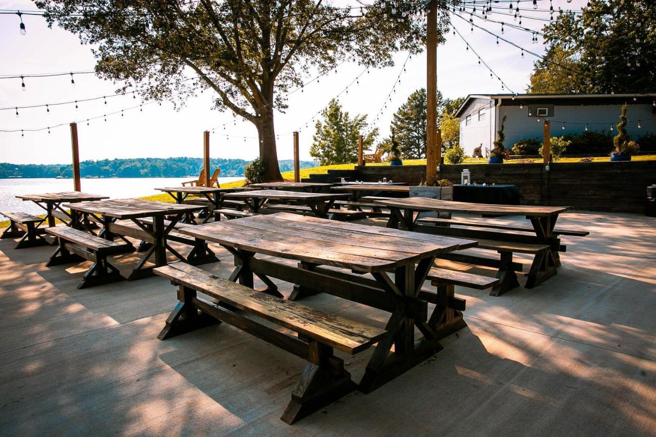 Holiday home Waterfront Two Bedroom 17 On The #lake At Long Cove *