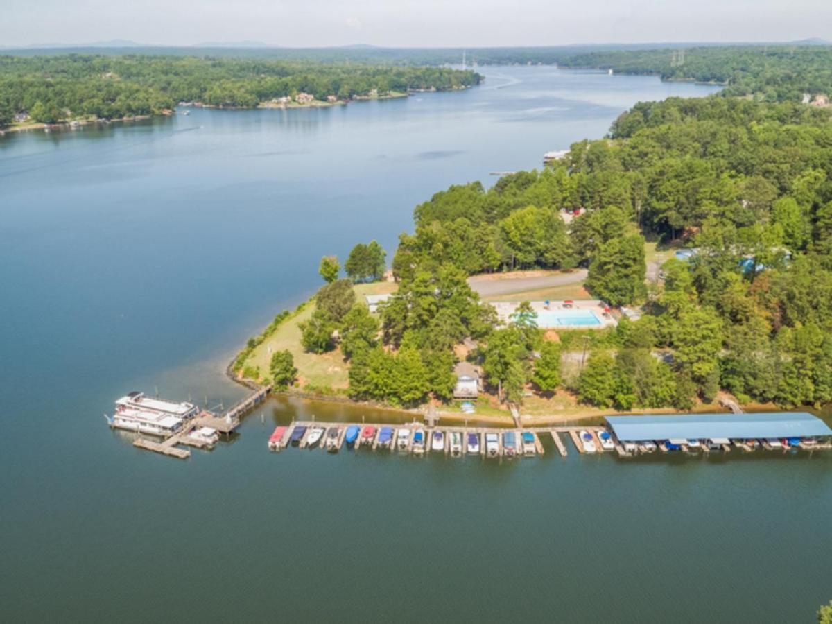 Lakefront Studio With Private Porch #39 At Long Cove Holiday home