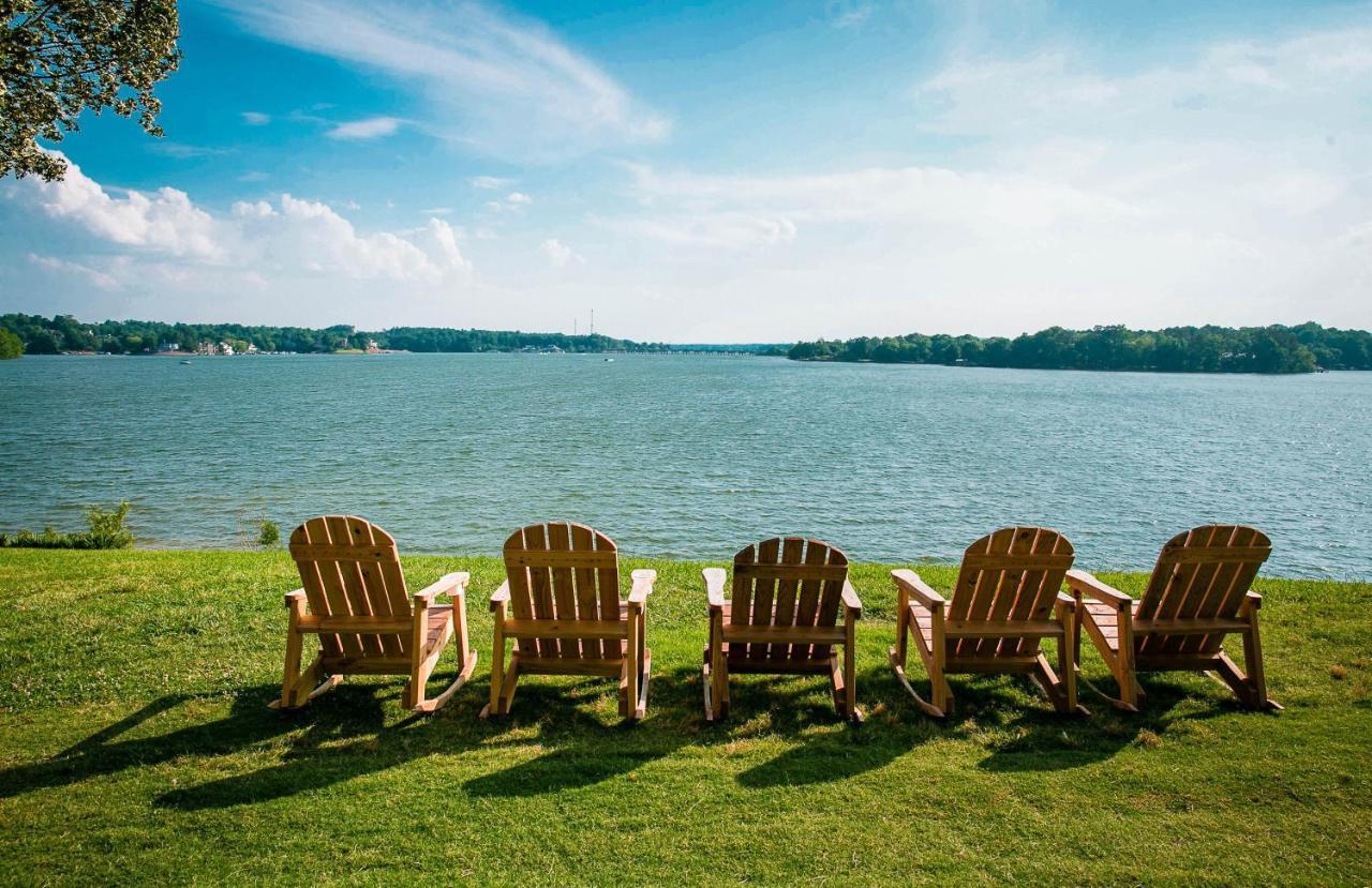 Holiday home Lakefront Studio With Private Porch #39 At Long Cove