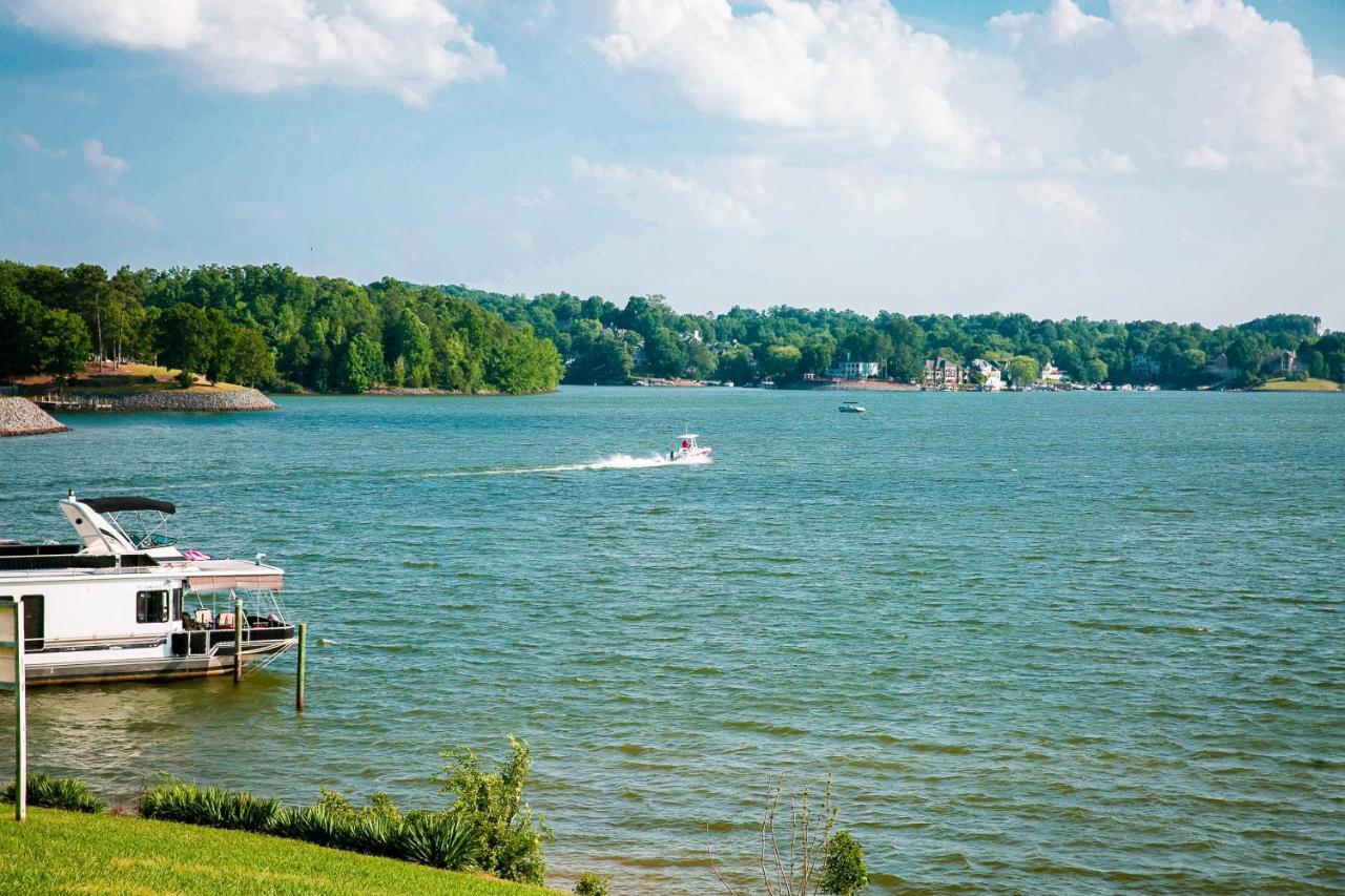 Holiday home Lakefront Studio With Private Porch #39 At Long Cove