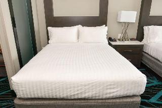 Express & - Airport By Ihg Hotel