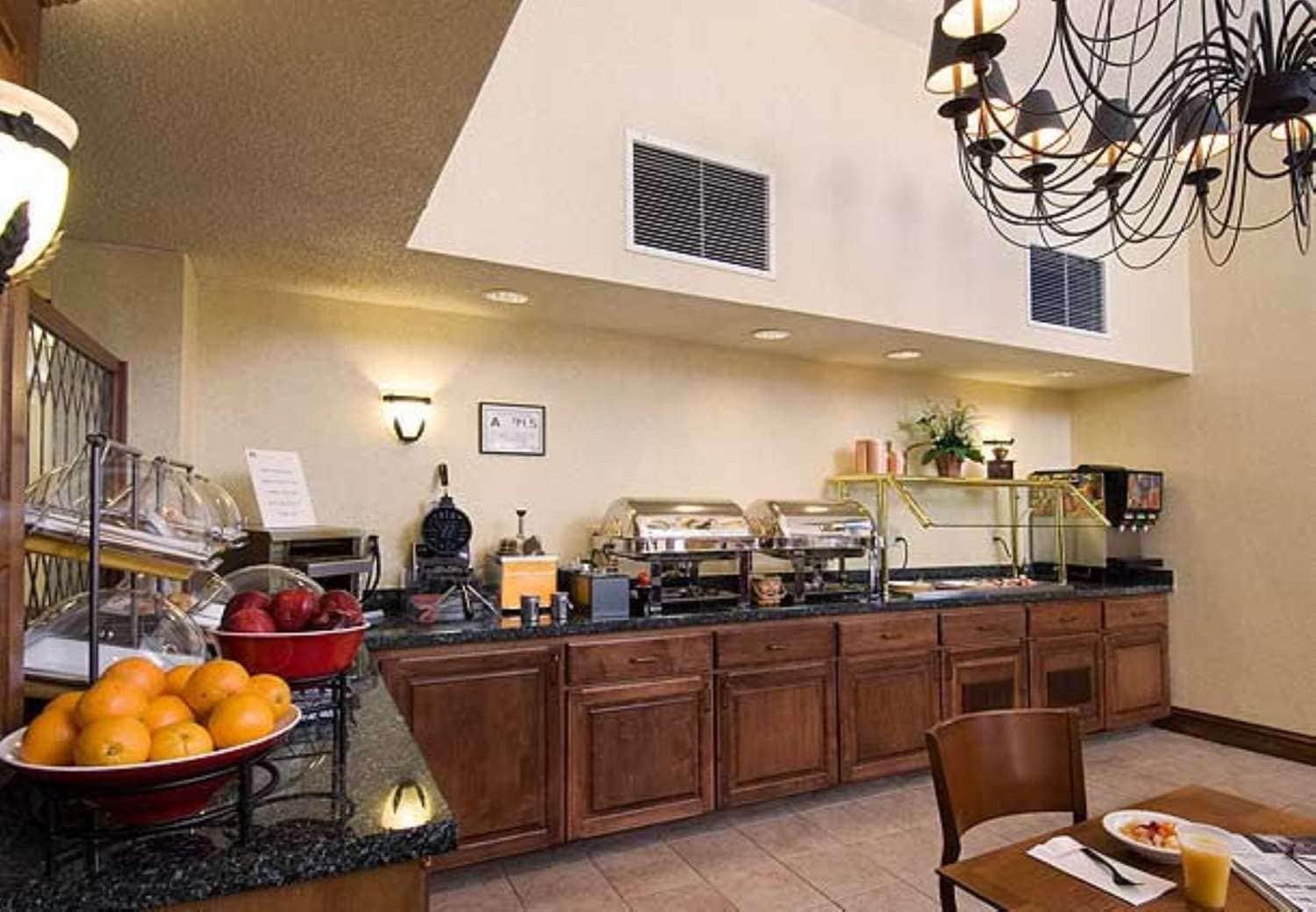 Hotel Surestay By Western Executive Park 3*