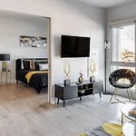 Luxurious & Comfy Downtown Oasis ~ Views ~ Parking