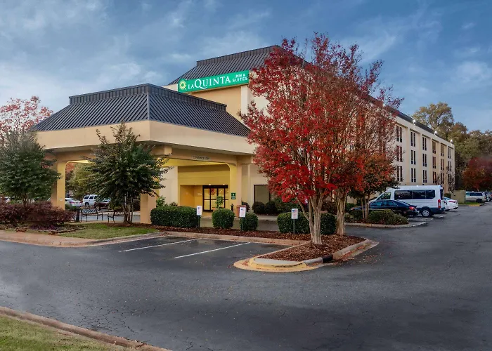 Clt Airport Inn & Suites