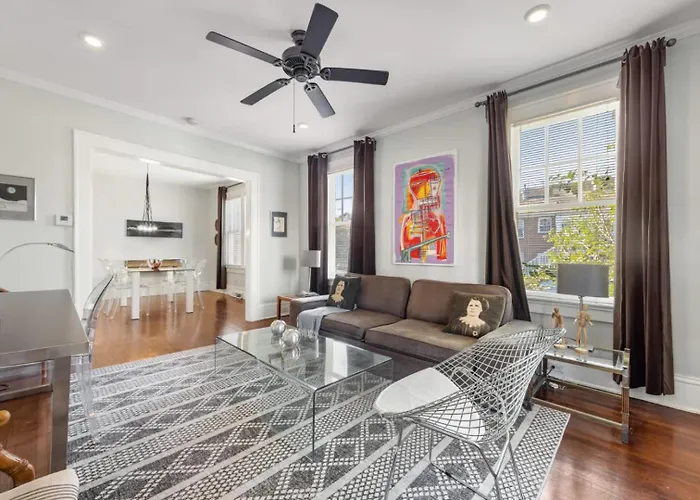 Retro 1Br In Elizabeth With Porch & Eclectic Design