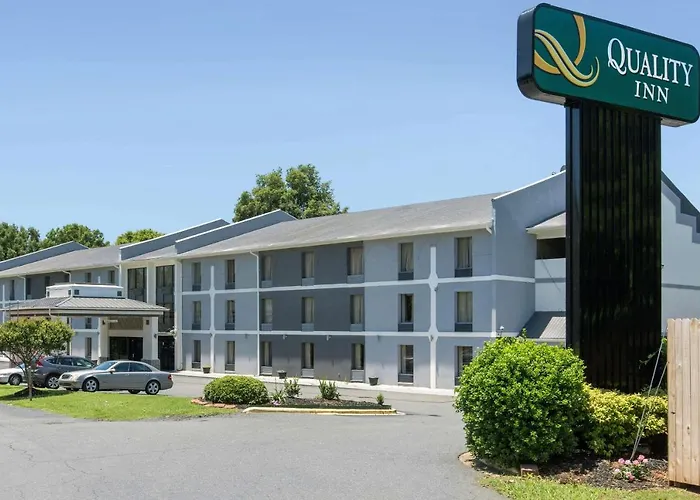 Quality Inn Airport-Near Uptown