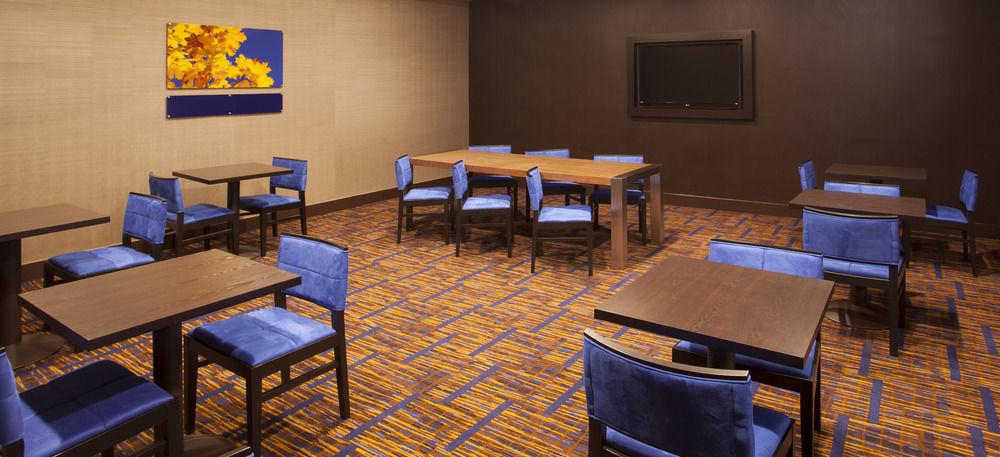 Courtyard By Marriott Charlotte Airport Loso 3*