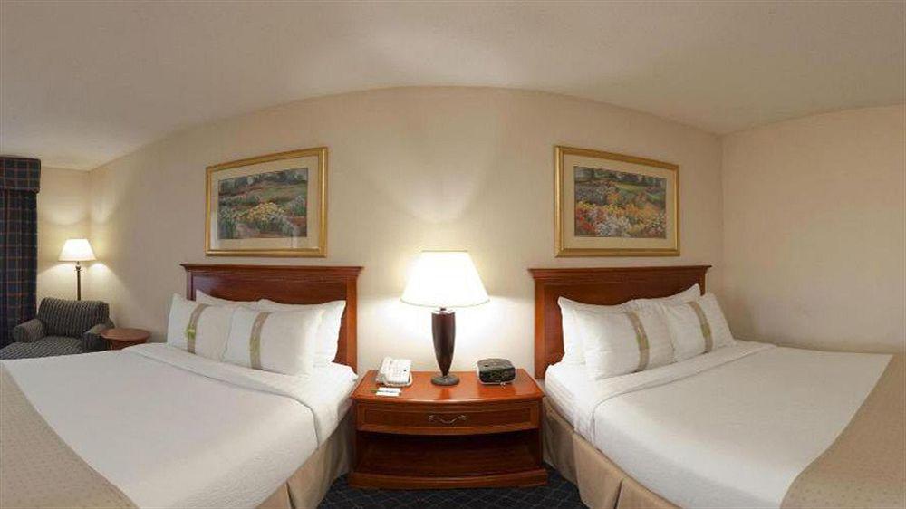 Hotel Airport By Ihg 3*