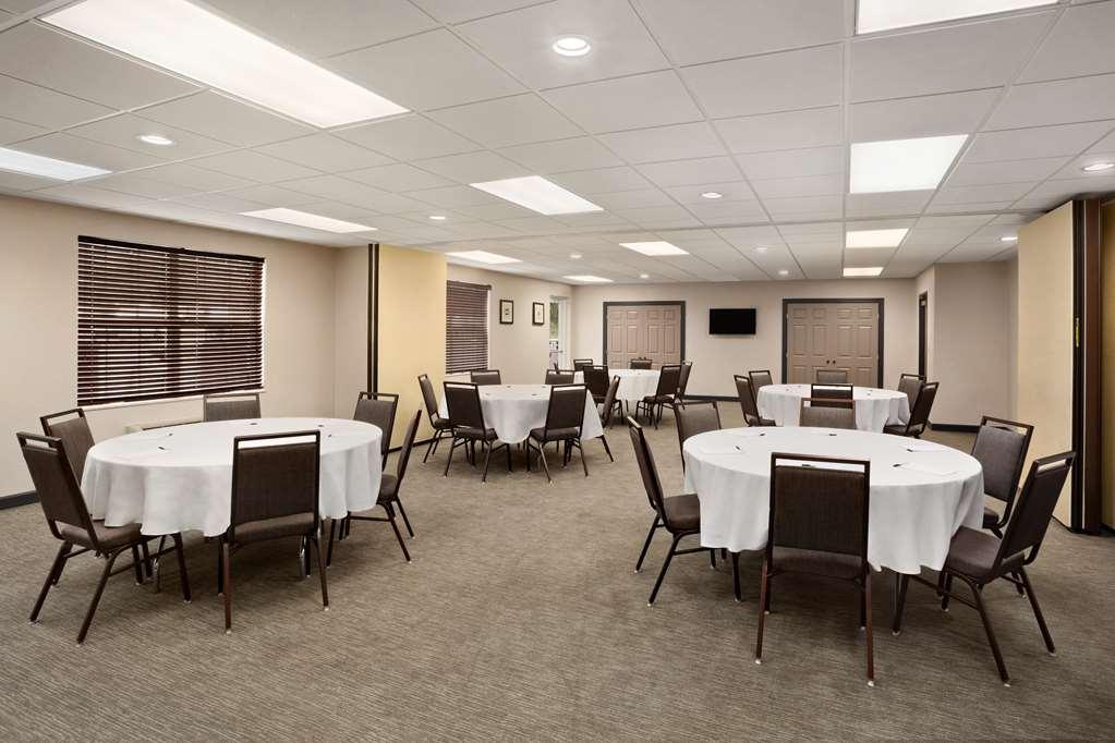 Country & By Radisson, Place, Nc Charlotte
