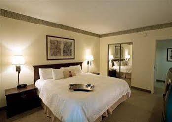 Hampton & Arrowood Rd Hotel