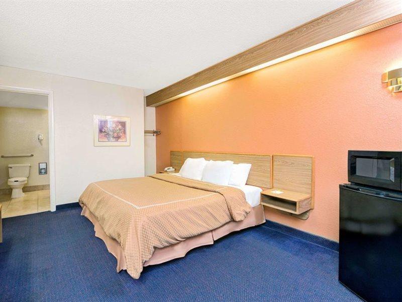 Motel Days By Wyndham Northlake