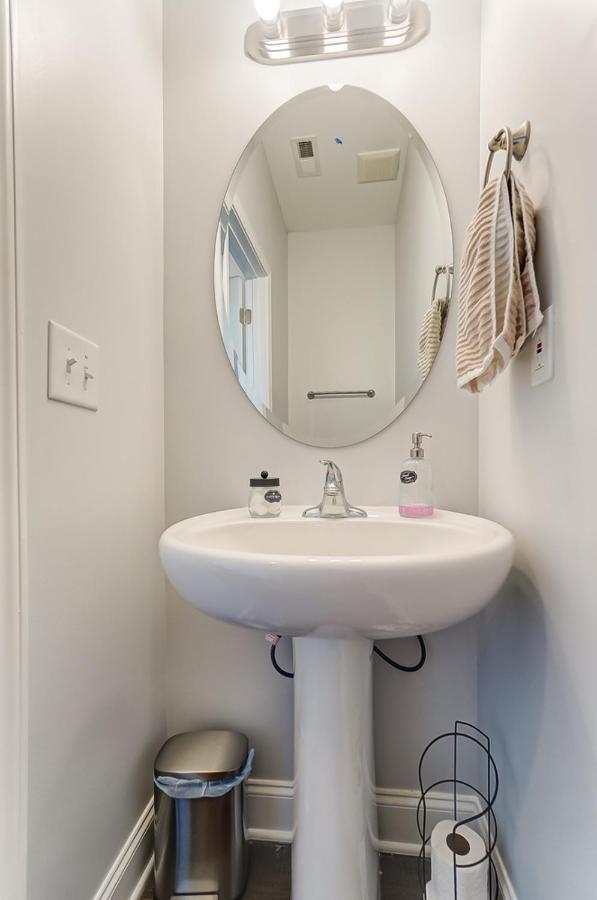 Holiday home New!! Cozy In Charlotte, Near White Water Center, Uptown & Airport! *