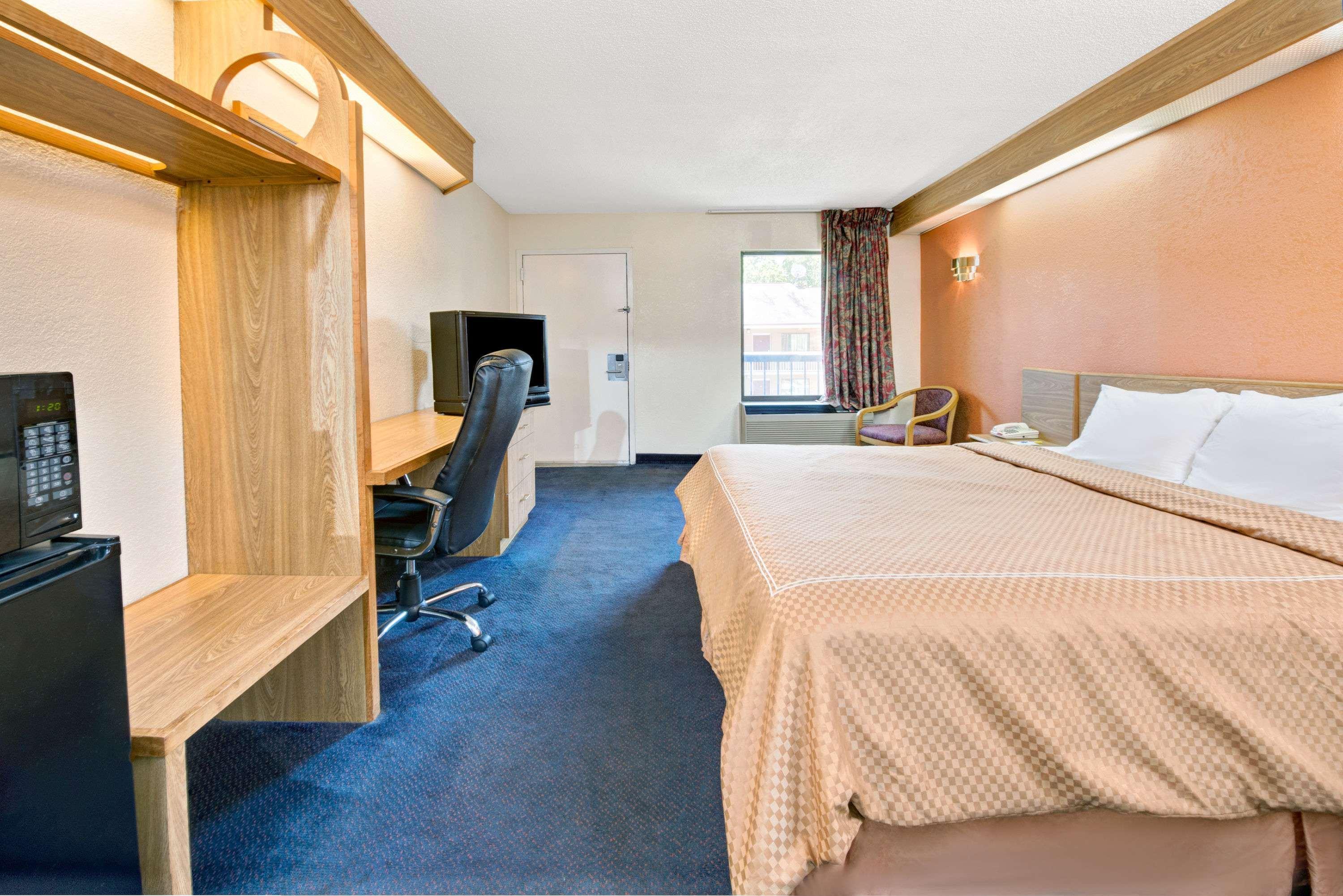 Days By Wyndham Northlake Motel