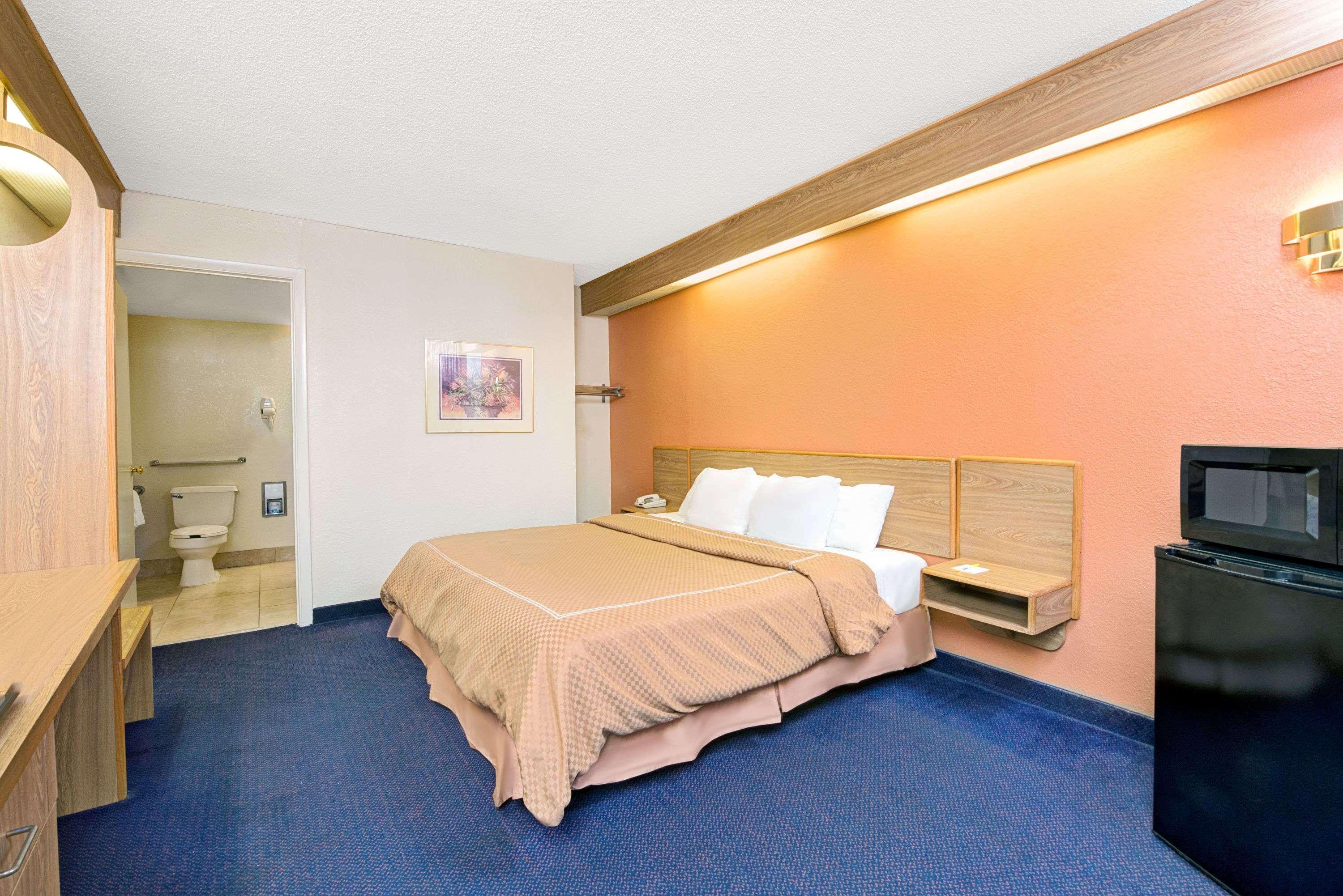 Days By Wyndham Northlake 2*