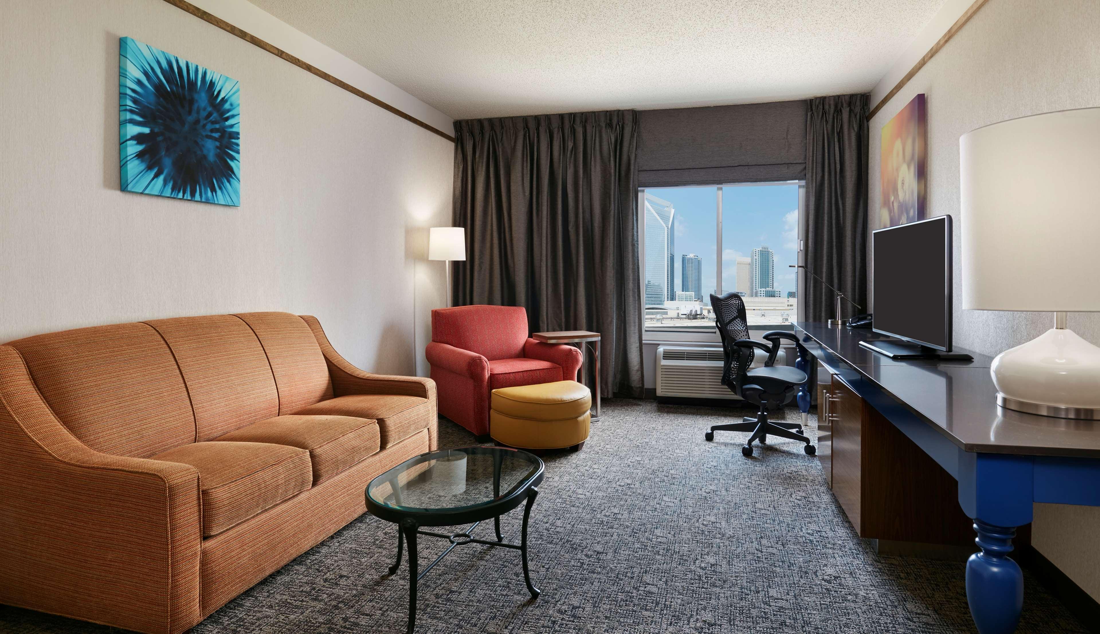 Hilton Garden Uptown 3*