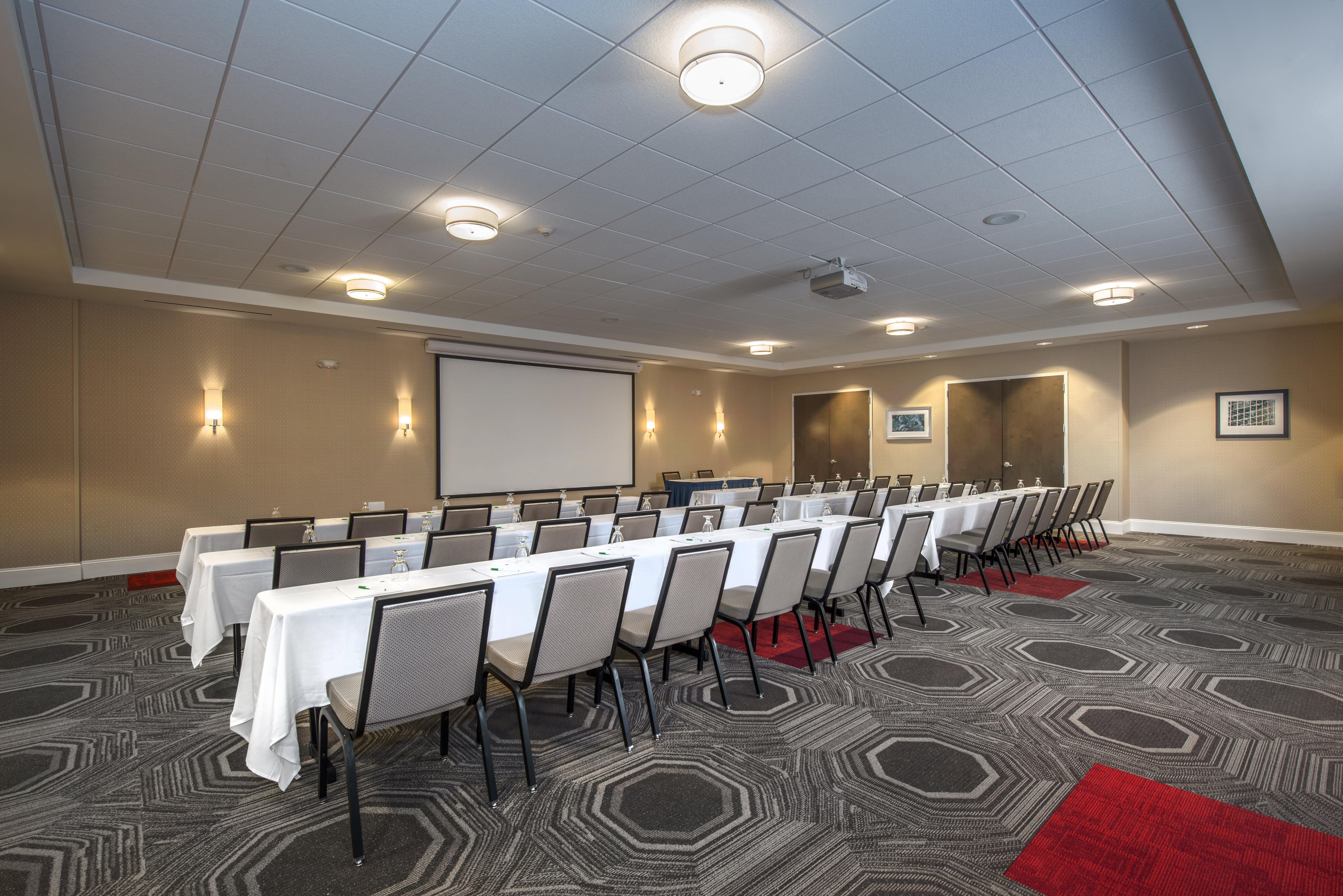 Hotel Airport By Ihg 3*