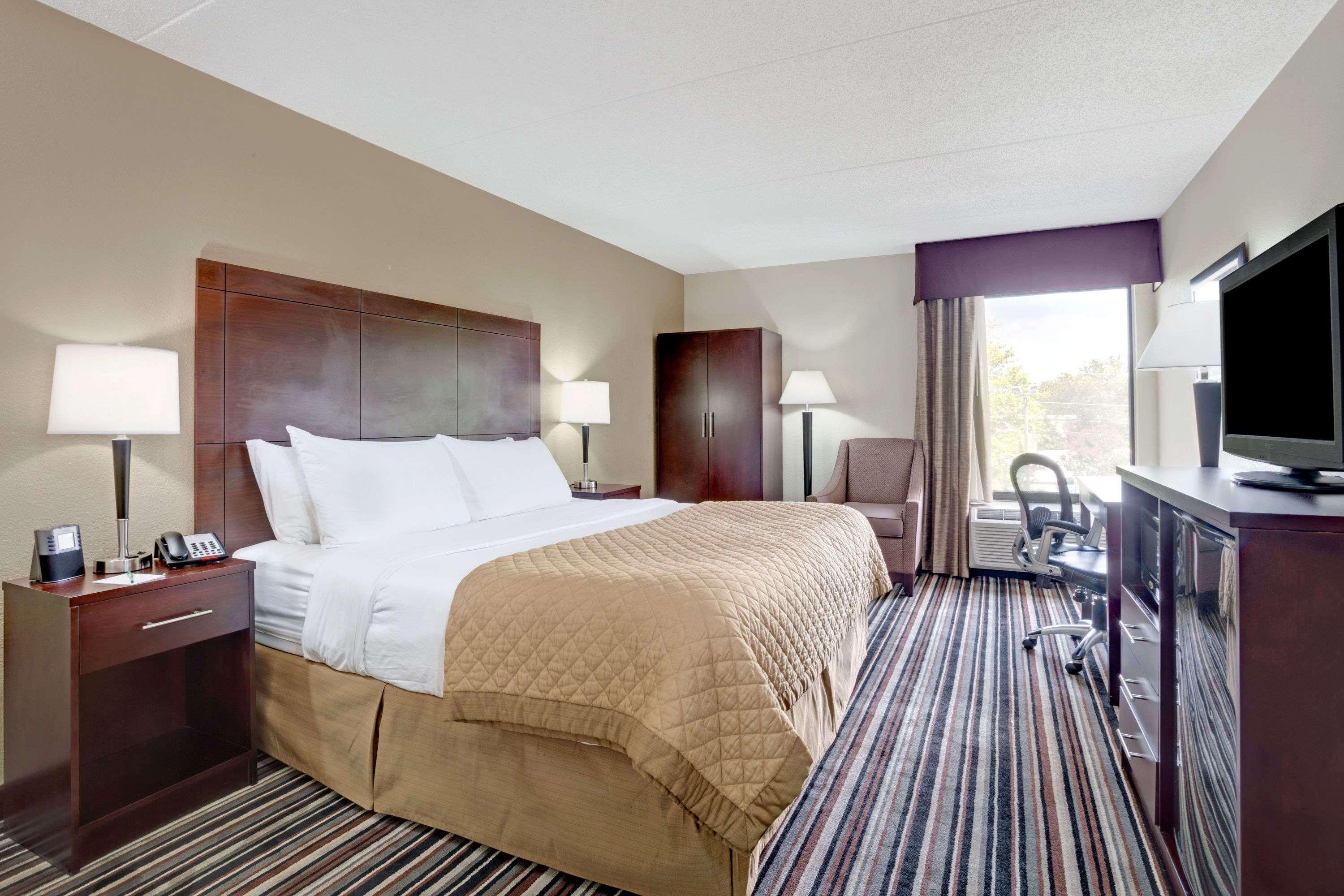 Hotel Wyndham Garden Airport Southeast