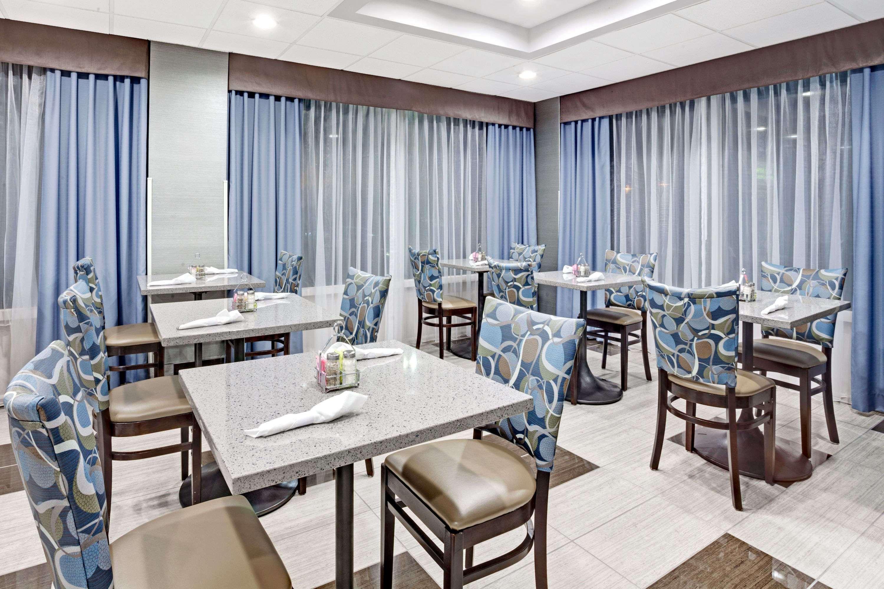 Wyndham Garden Airport Southeast Hotel