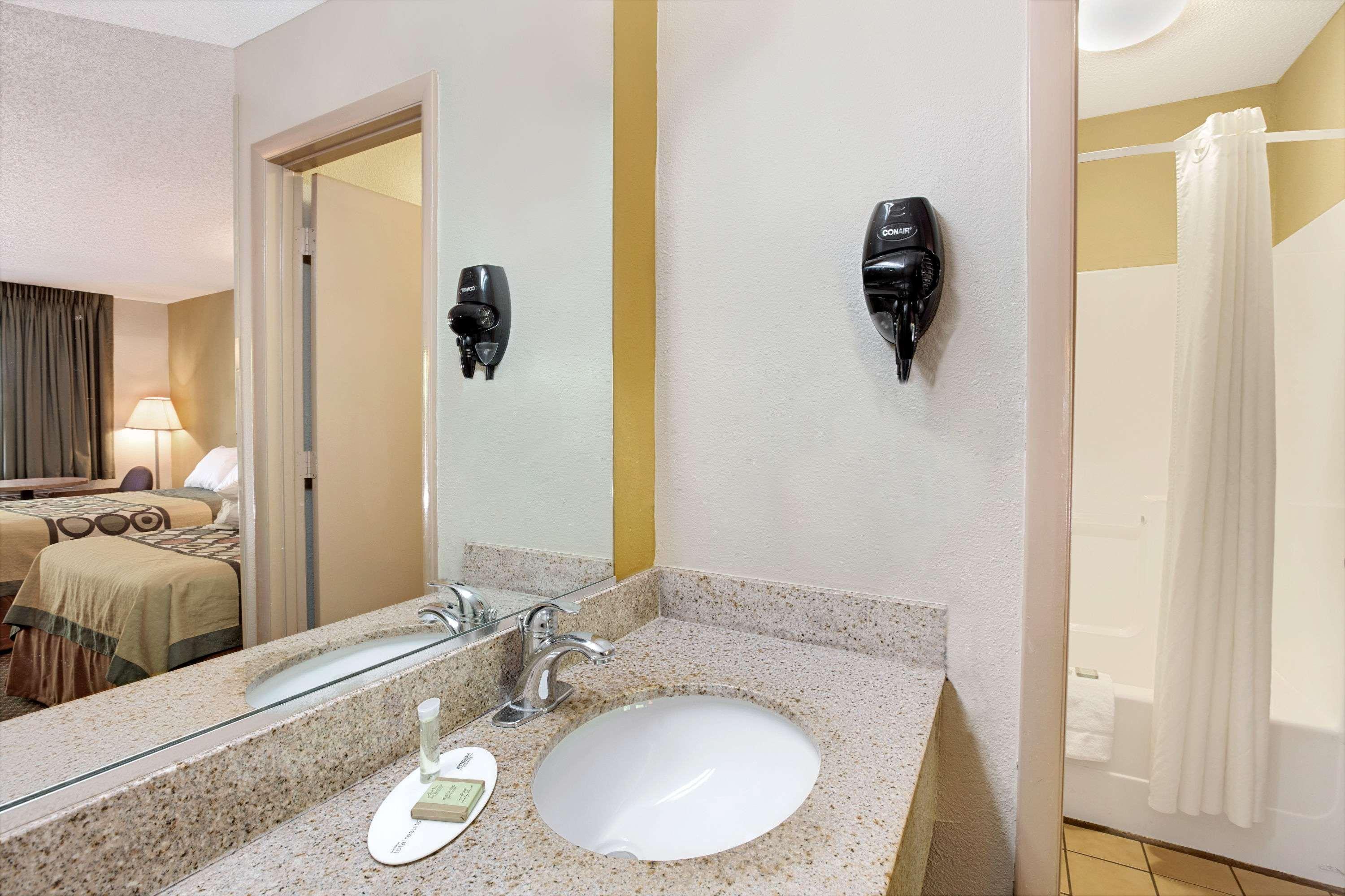 Super 8 By Wyndham Downtown Area Motel Charlotte
