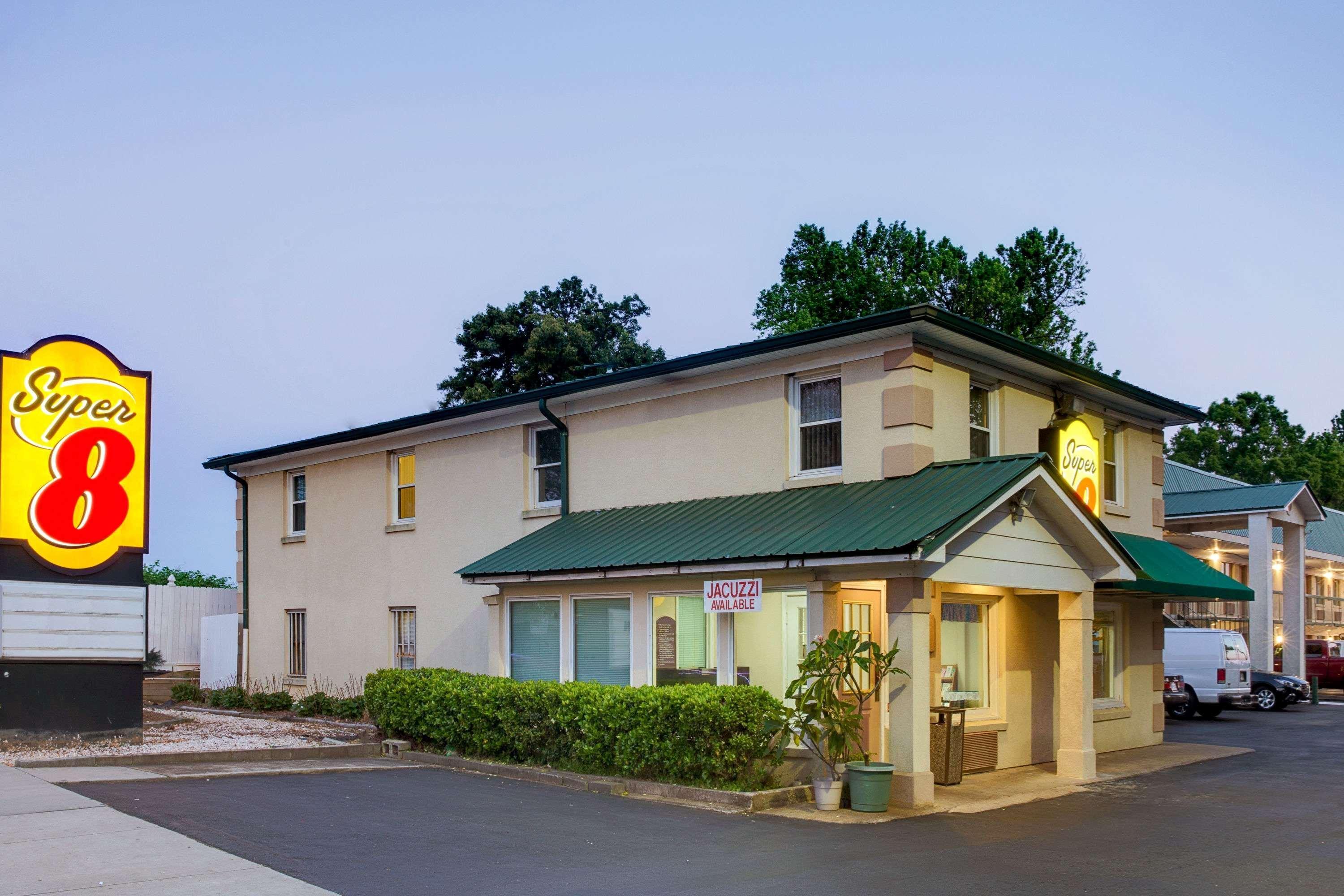 Super 8 By Wyndham Downtown Area 2*