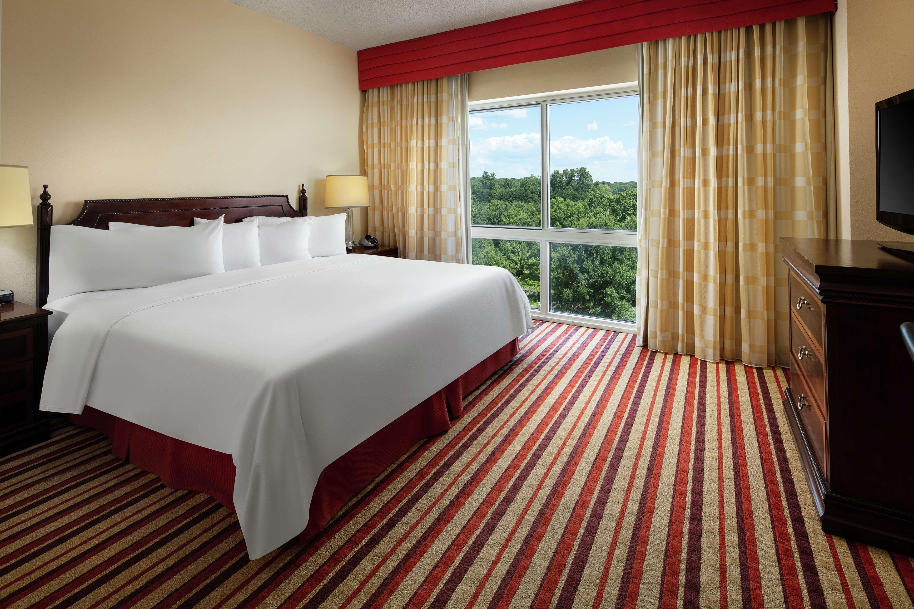 Hilton Airport 4*
