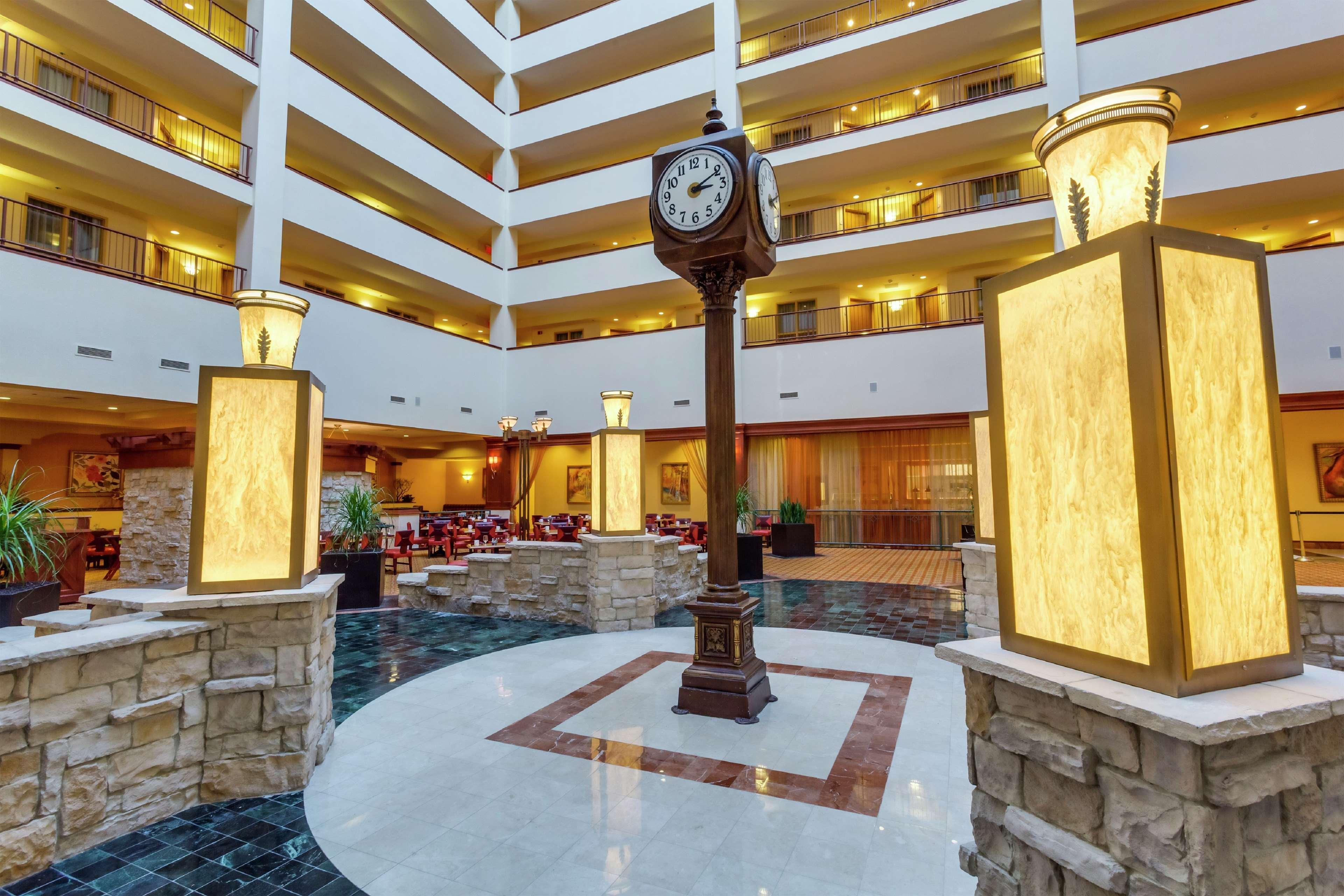 Hotel Hilton Airport 4*