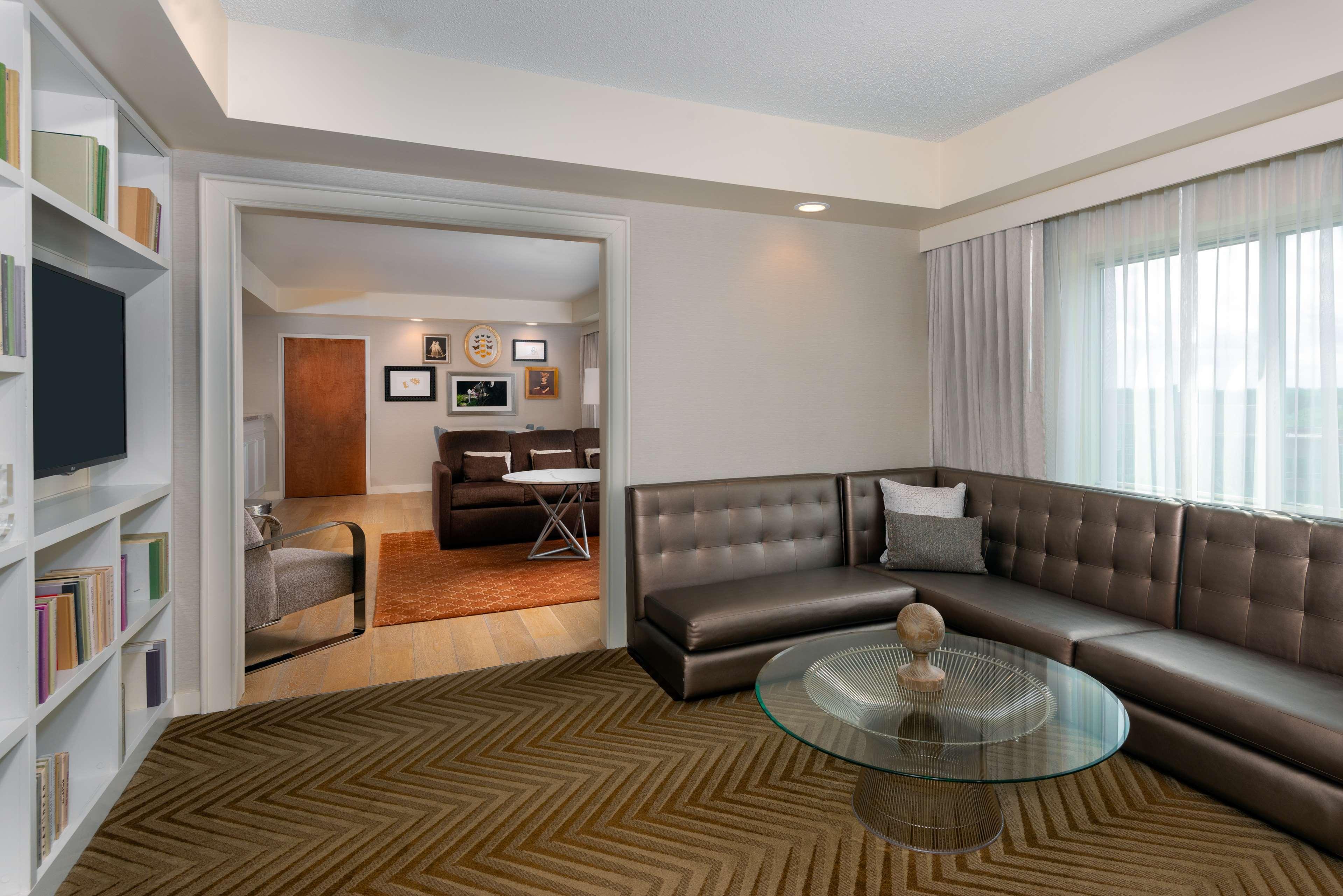 Hilton Airport 4*