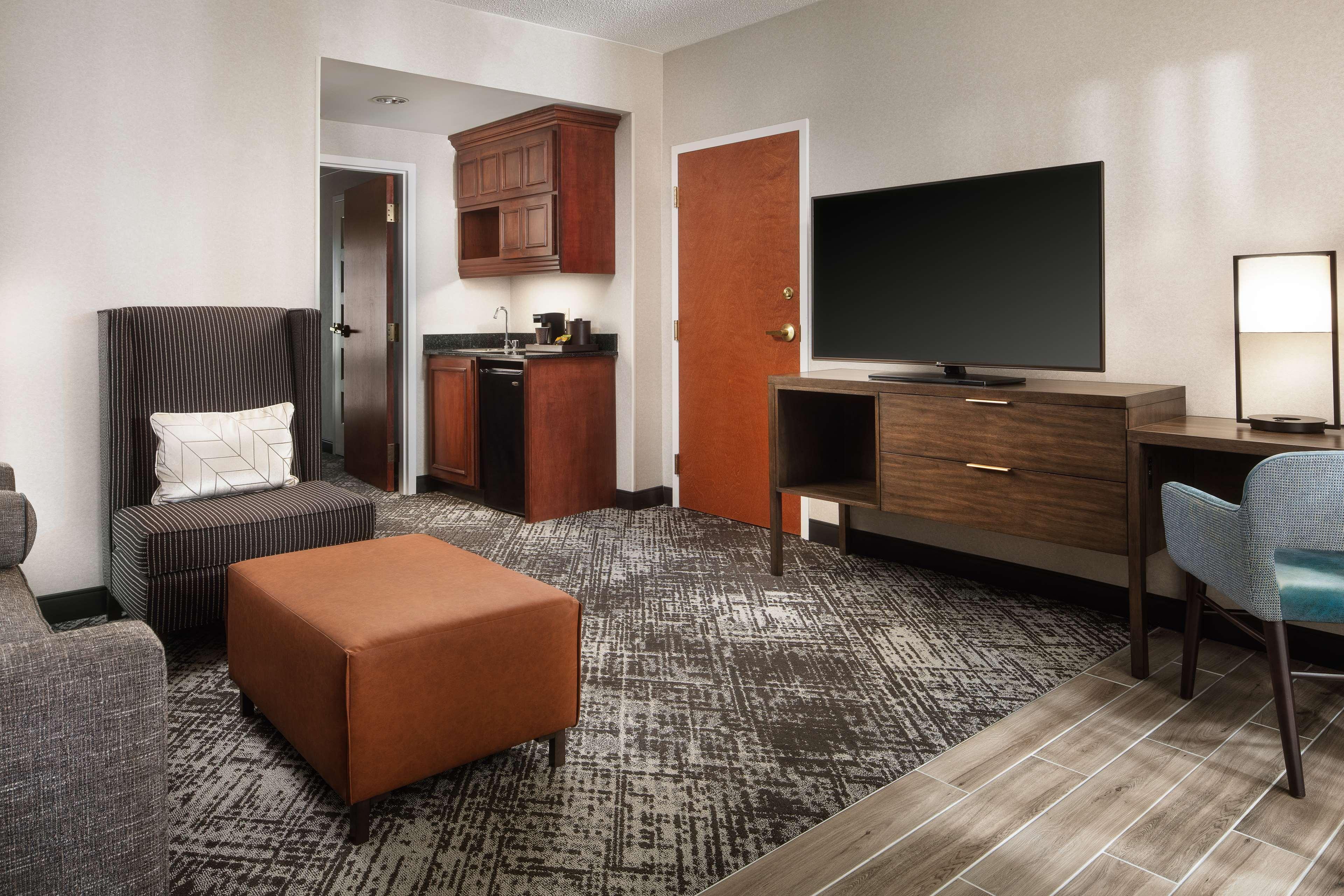 Hotel Hilton Airport 4*
