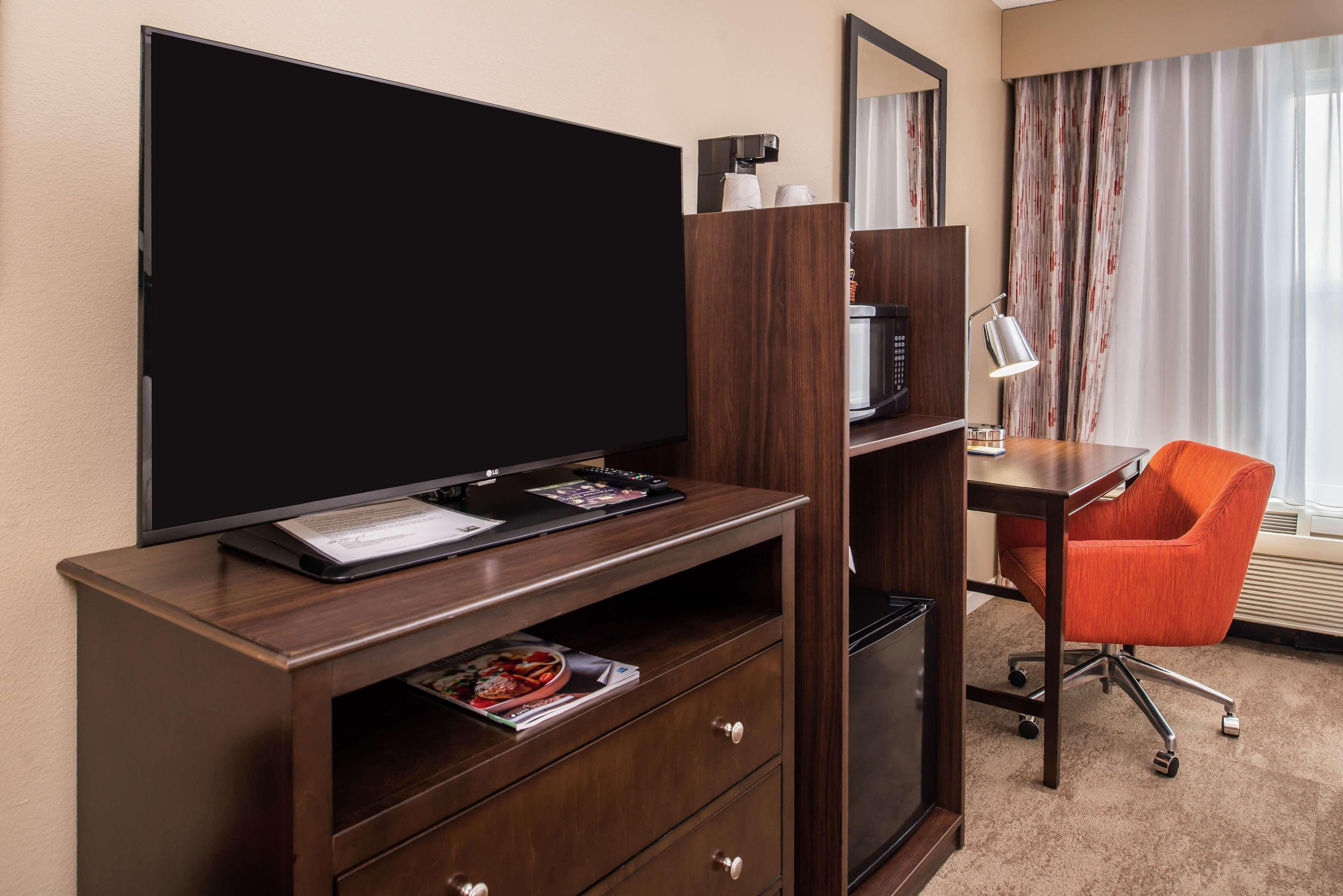Hotel Hampton & Arrowood Rd 3*