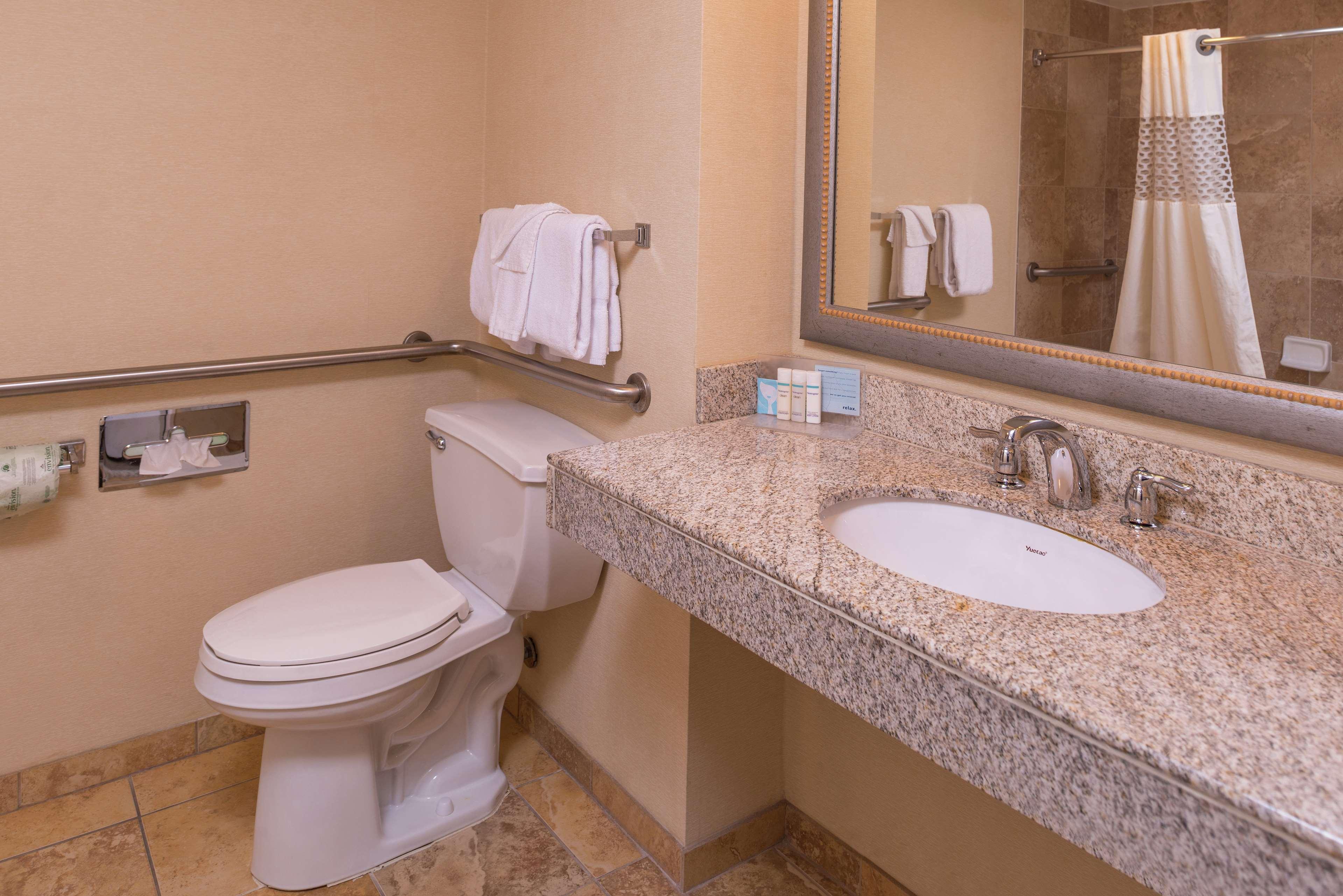 Hampton & Arrowood Rd Hotel Charlotte