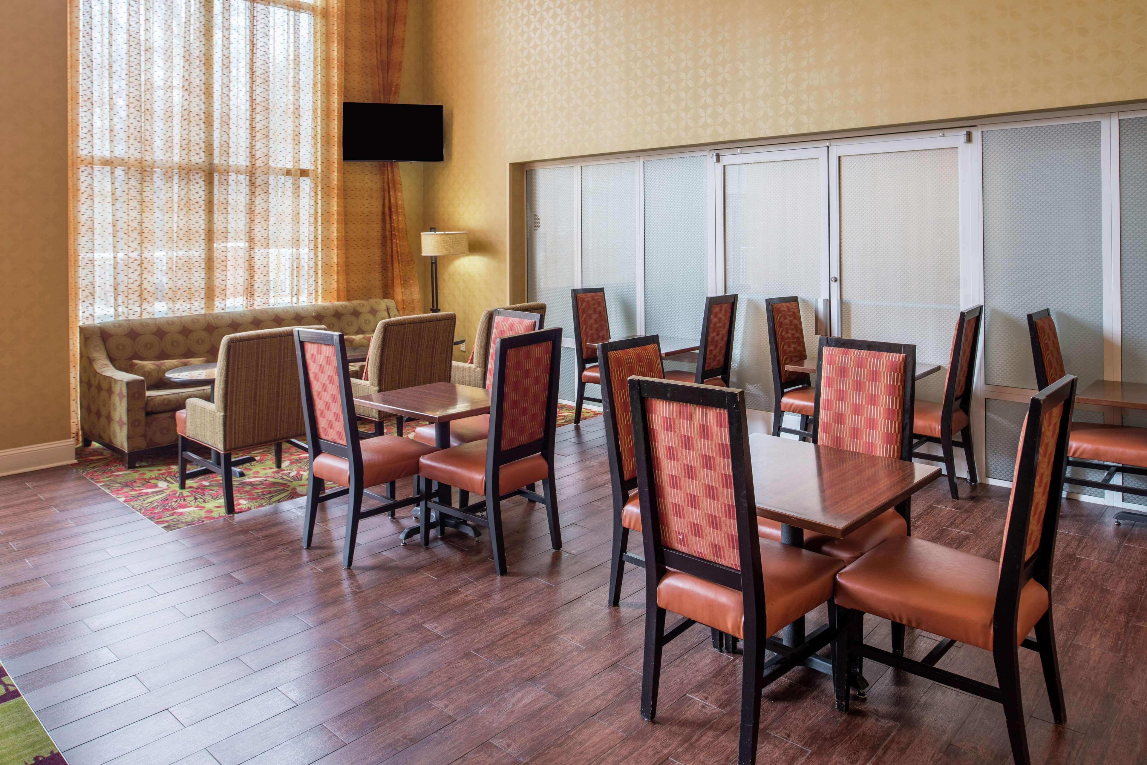 Hampton & Arrowood Rd Hotel
