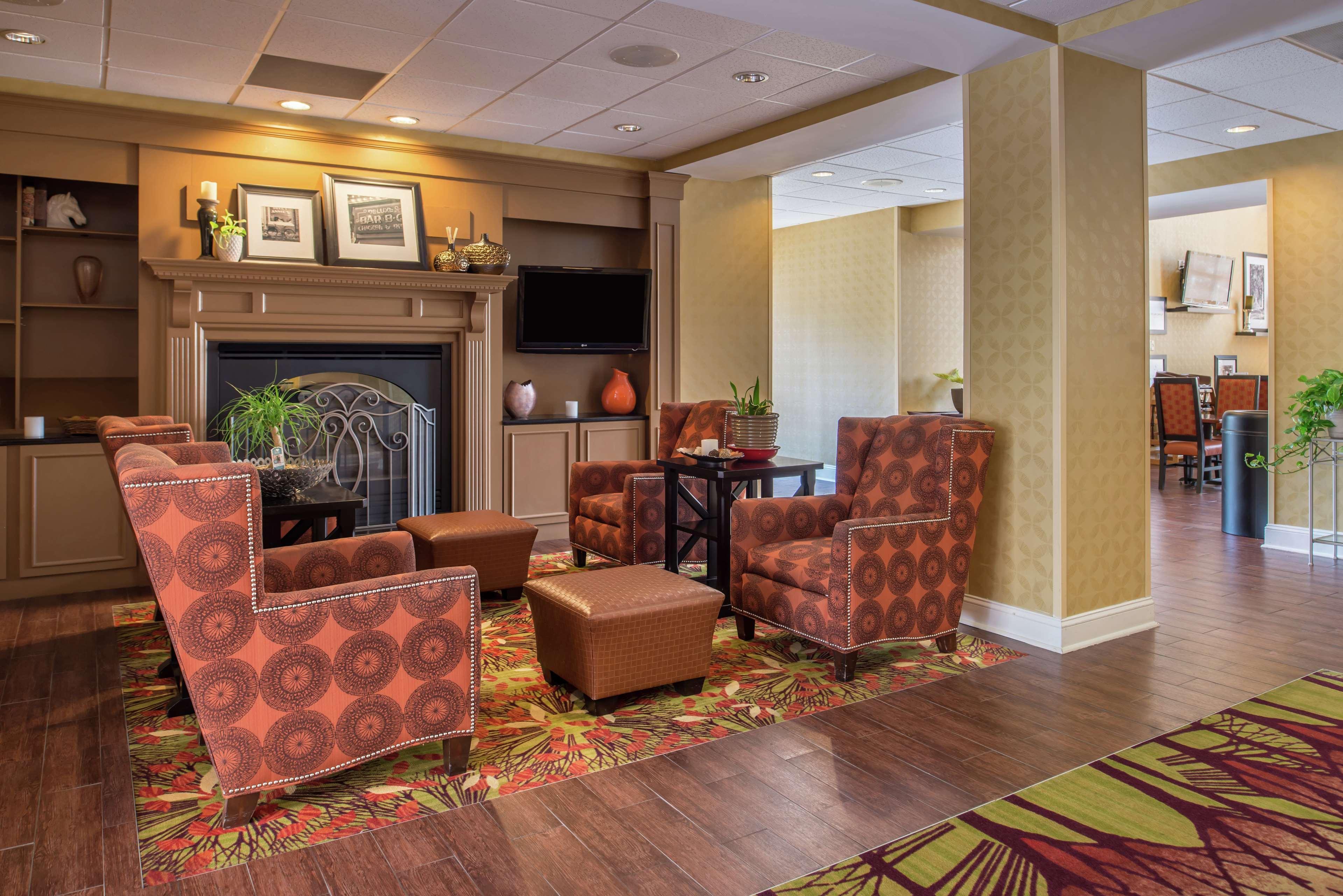 Hotel Hampton & Arrowood Rd 3*