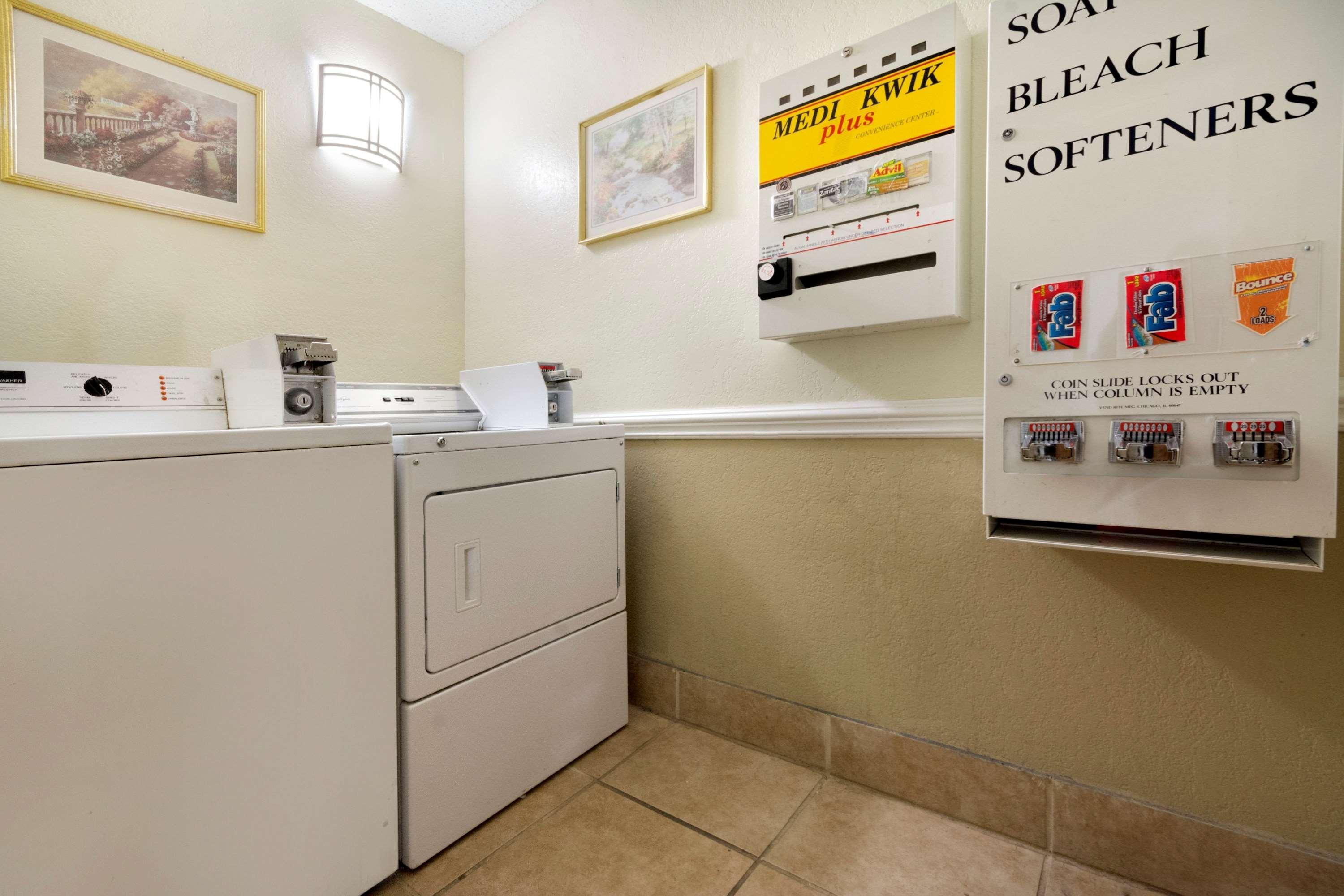 Super 8 By Wyndham Motel