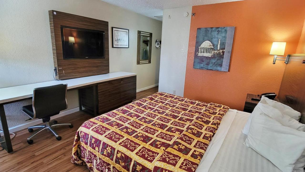 & 4 Less Motel 2*