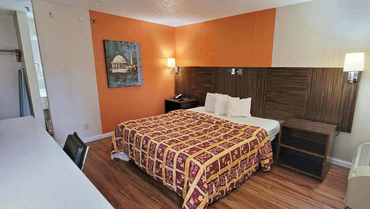 & 4 Less Motel 2*
