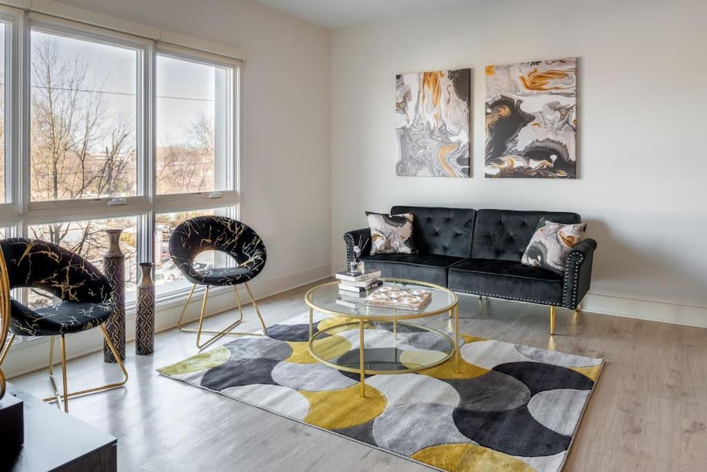 Luxurious & Comfy Downtown Oasis ~ Views ~ Parking Apartment *
