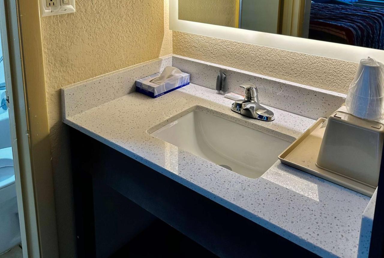 Motel Days By Wyndham Northlake 2*