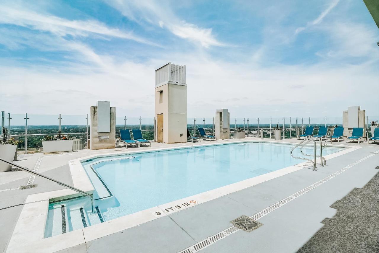Frontdesk Skyhouse Apts Uptown Charlotte