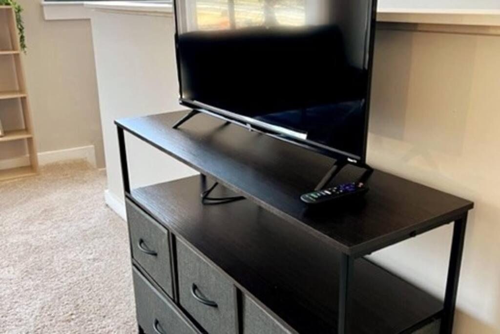 Townhouse In Uptown King Bed-wi-fi-free Parking-pool *
