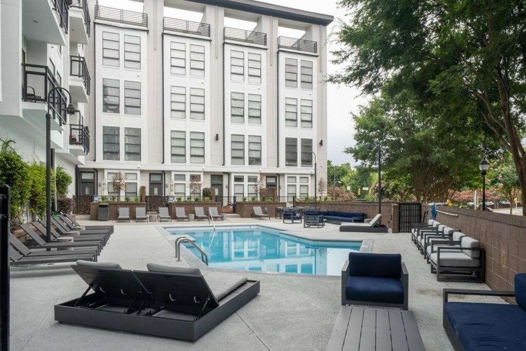 Townhouse In Uptown King Bed-wi-fi-free Parking-pool Apartment Charlotte
