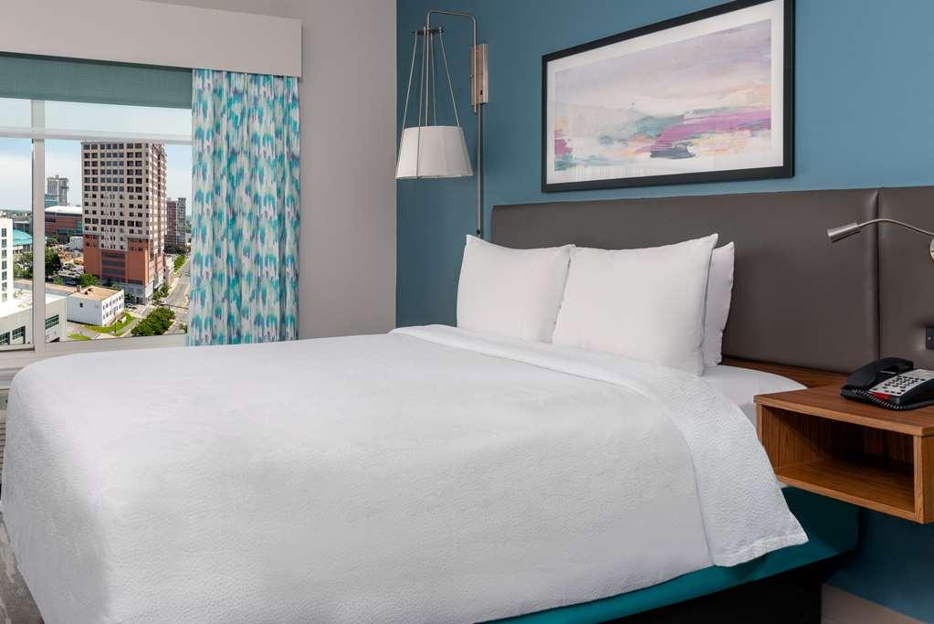 Hilton Garden Uptown Hotel