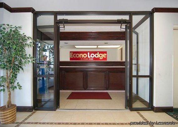 Quality Airport-near Uptown 2*