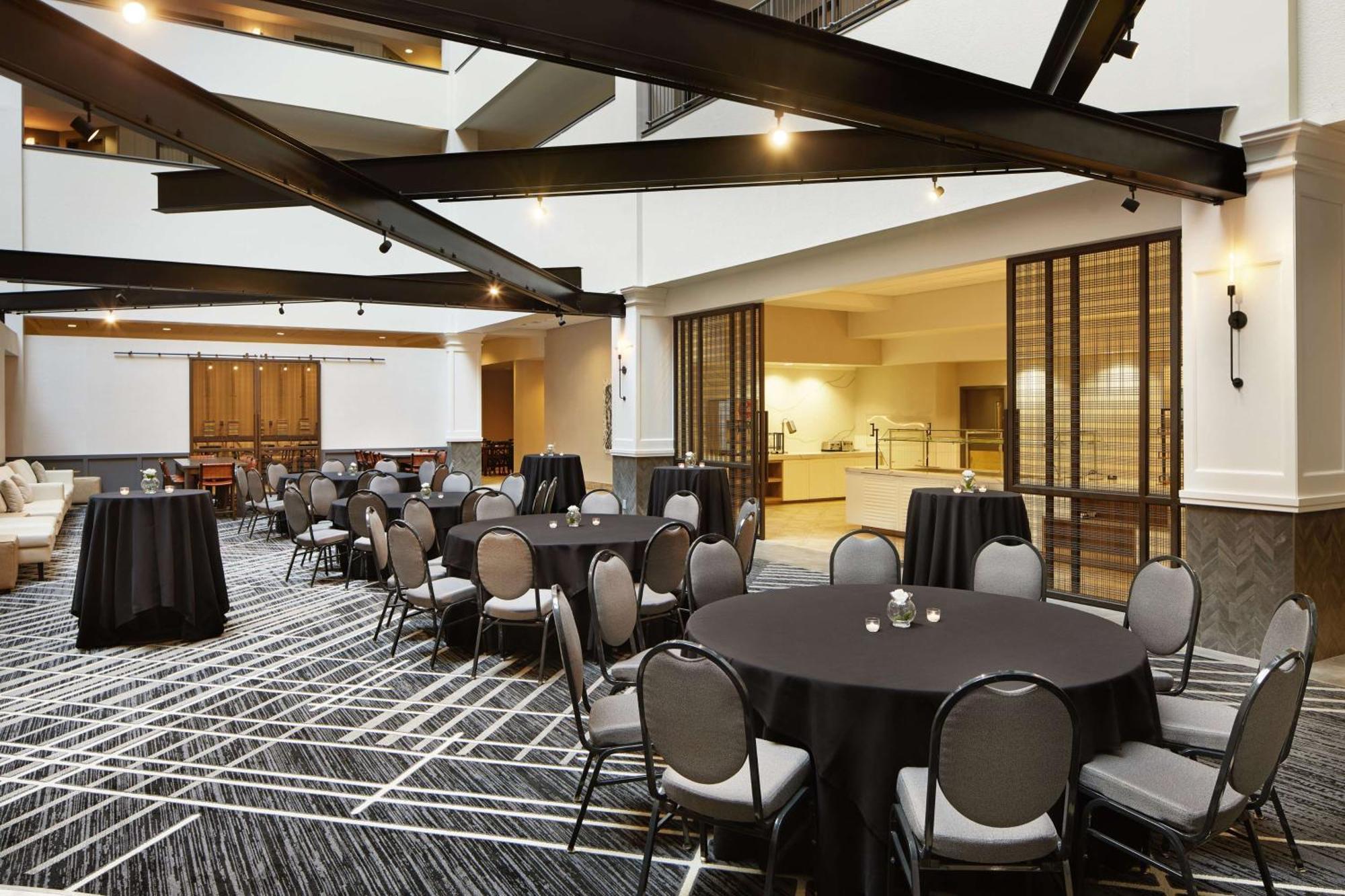 Hilton Airport Hotel 4*